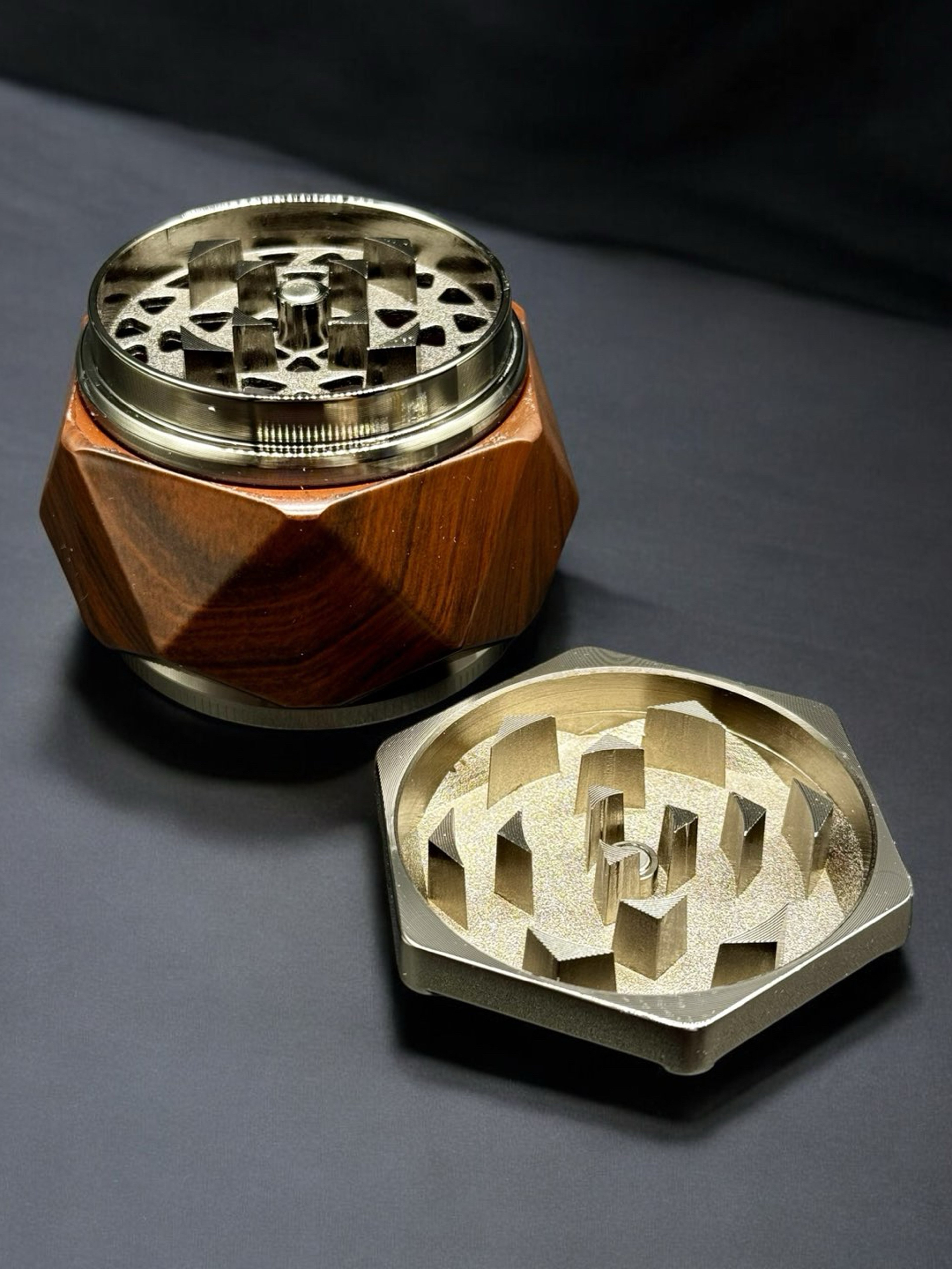 Preview pic of Erliao Wood Grain Zinc Alloy Herb Grinder