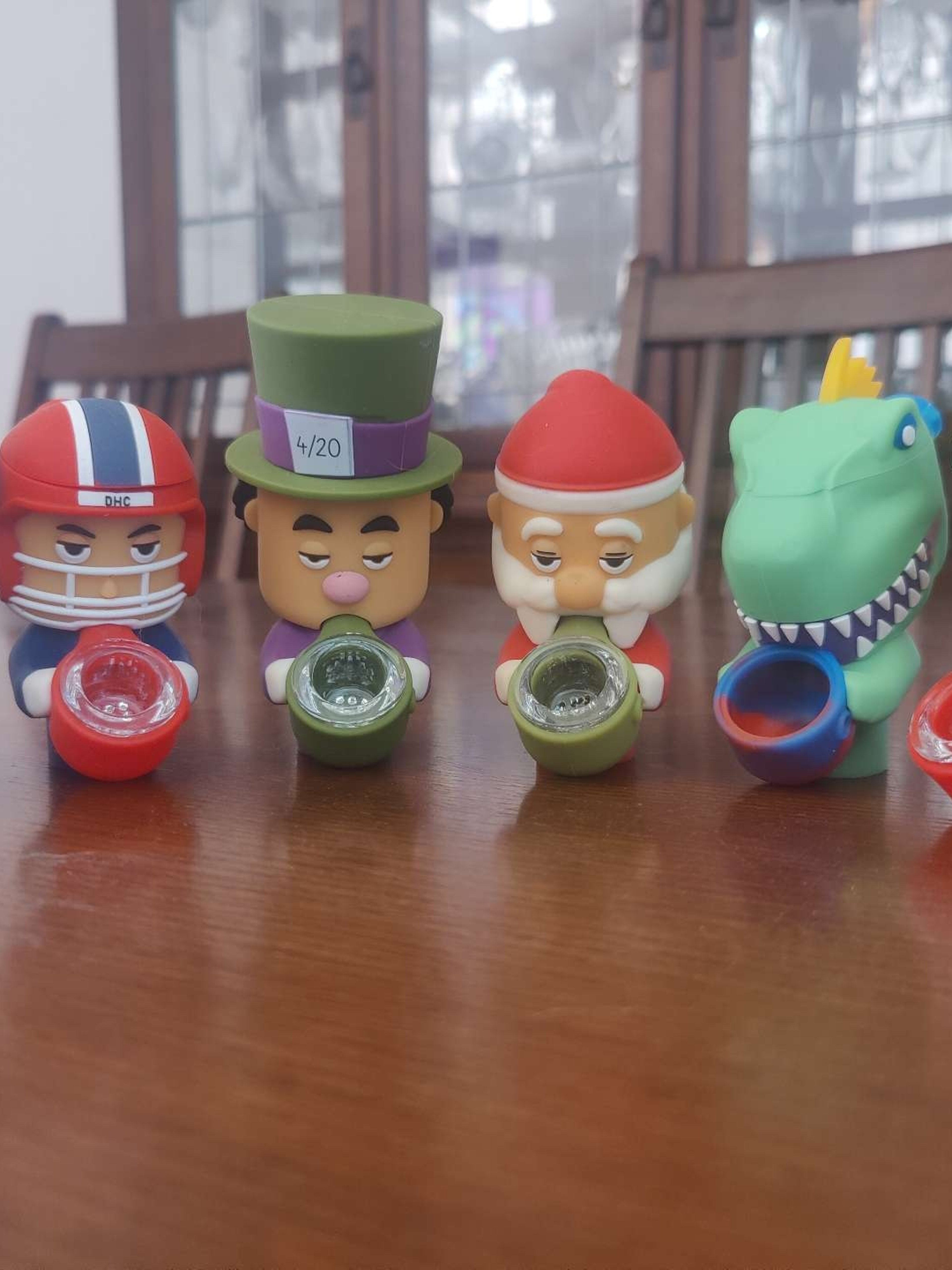 Preview pic of DHC silicone character pipes w/ removable hat with storage