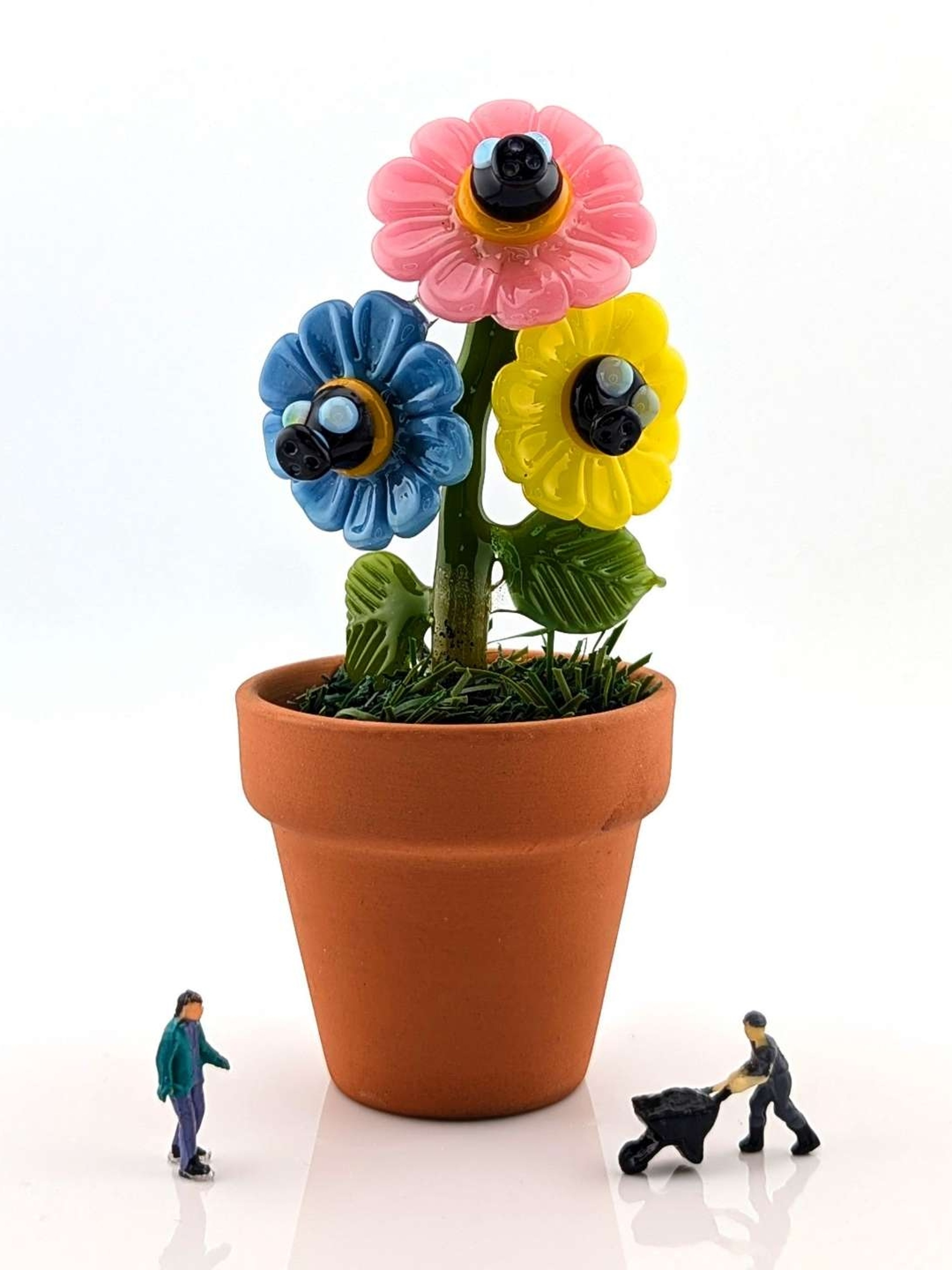 Preview pic of Ethan Windy "Gas Mask Shrub" Glass Sculpture