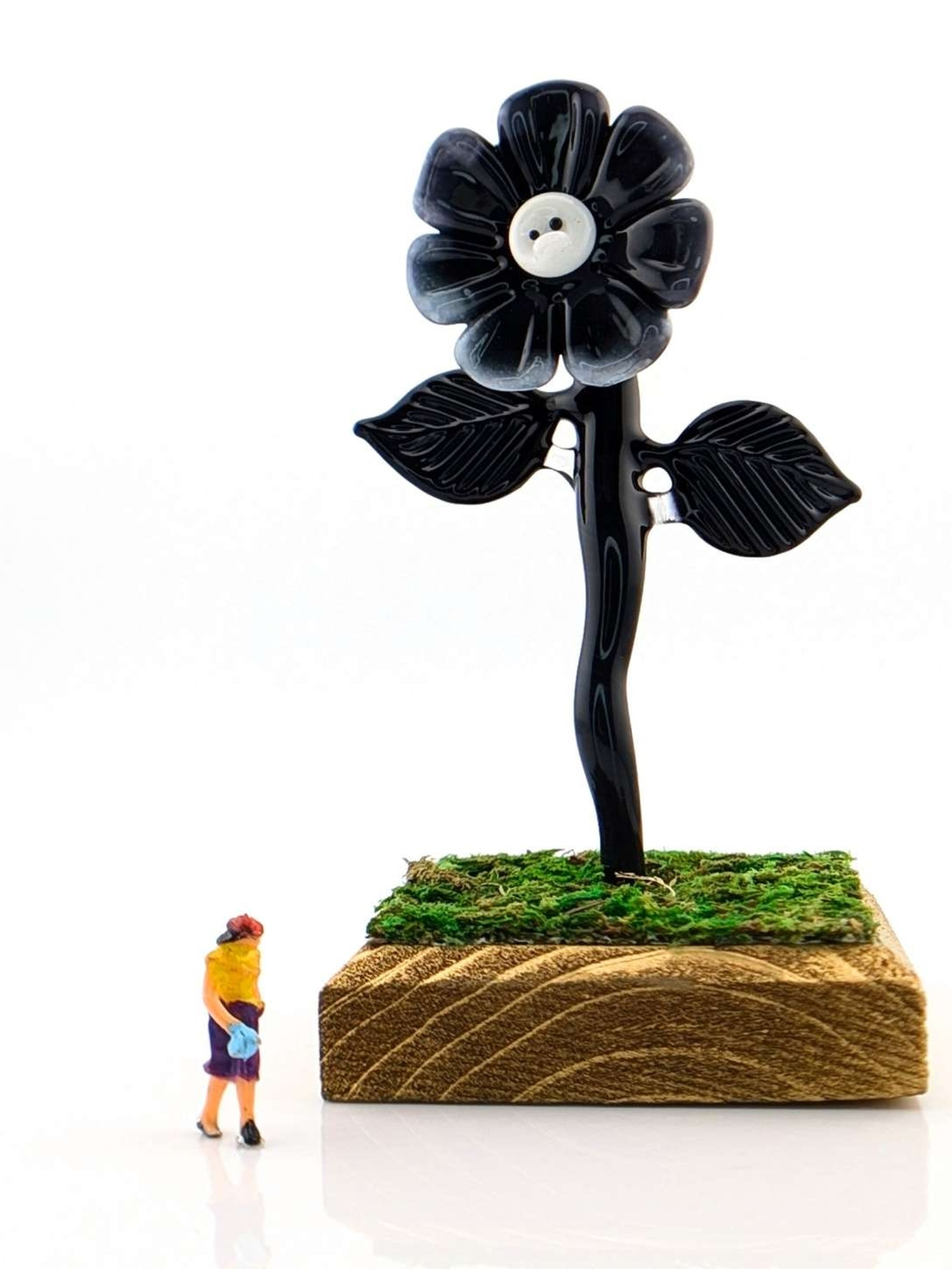 Preview pic of Ethan Windy "Greyscale" Glass Sculpture