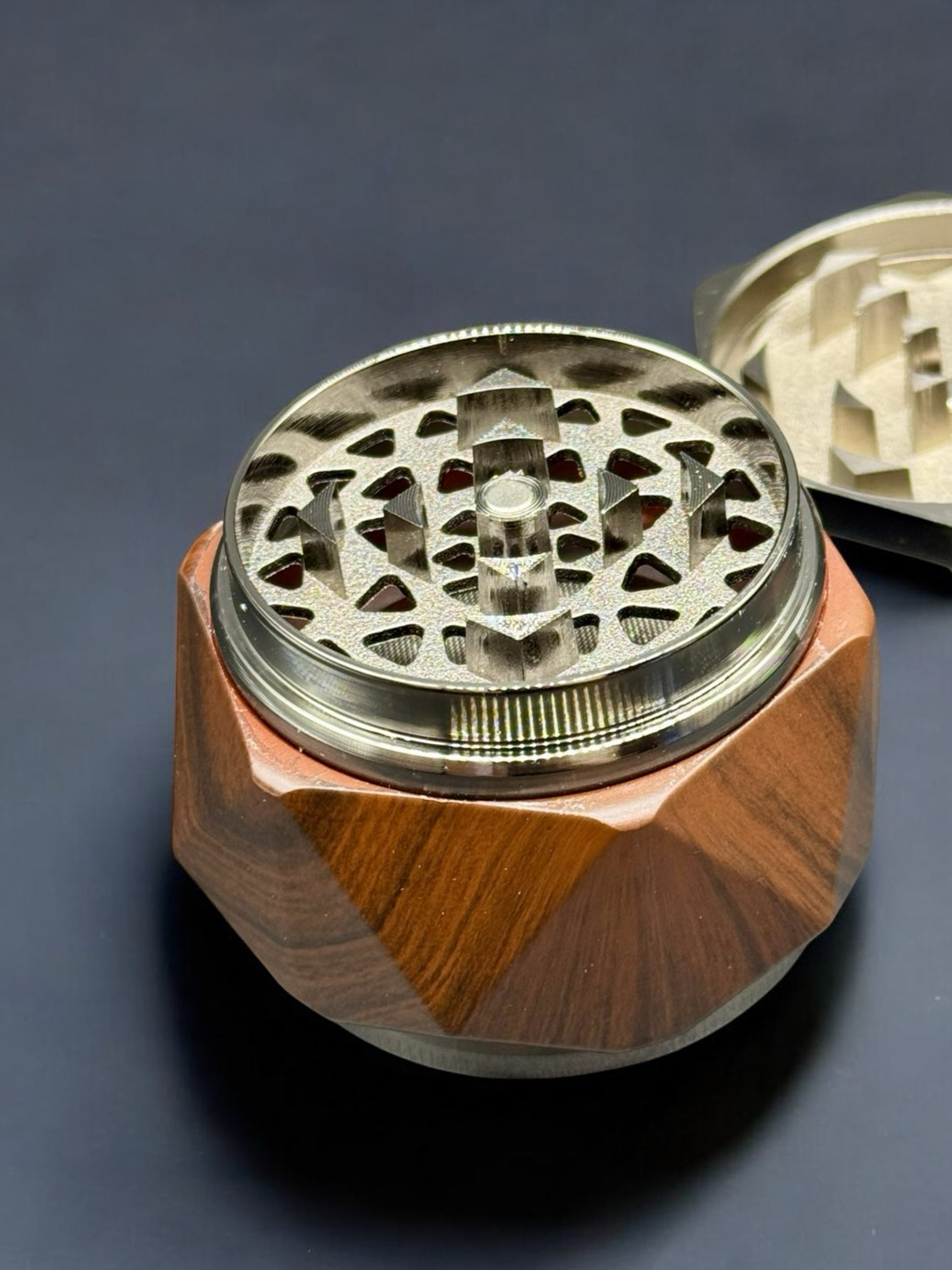 Preview pic of Erliao Wood Grain Zinc Alloy Herb Grinder