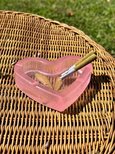 Preview pic of Glow in the dark Kissmyassh.tray - Black Friday sale