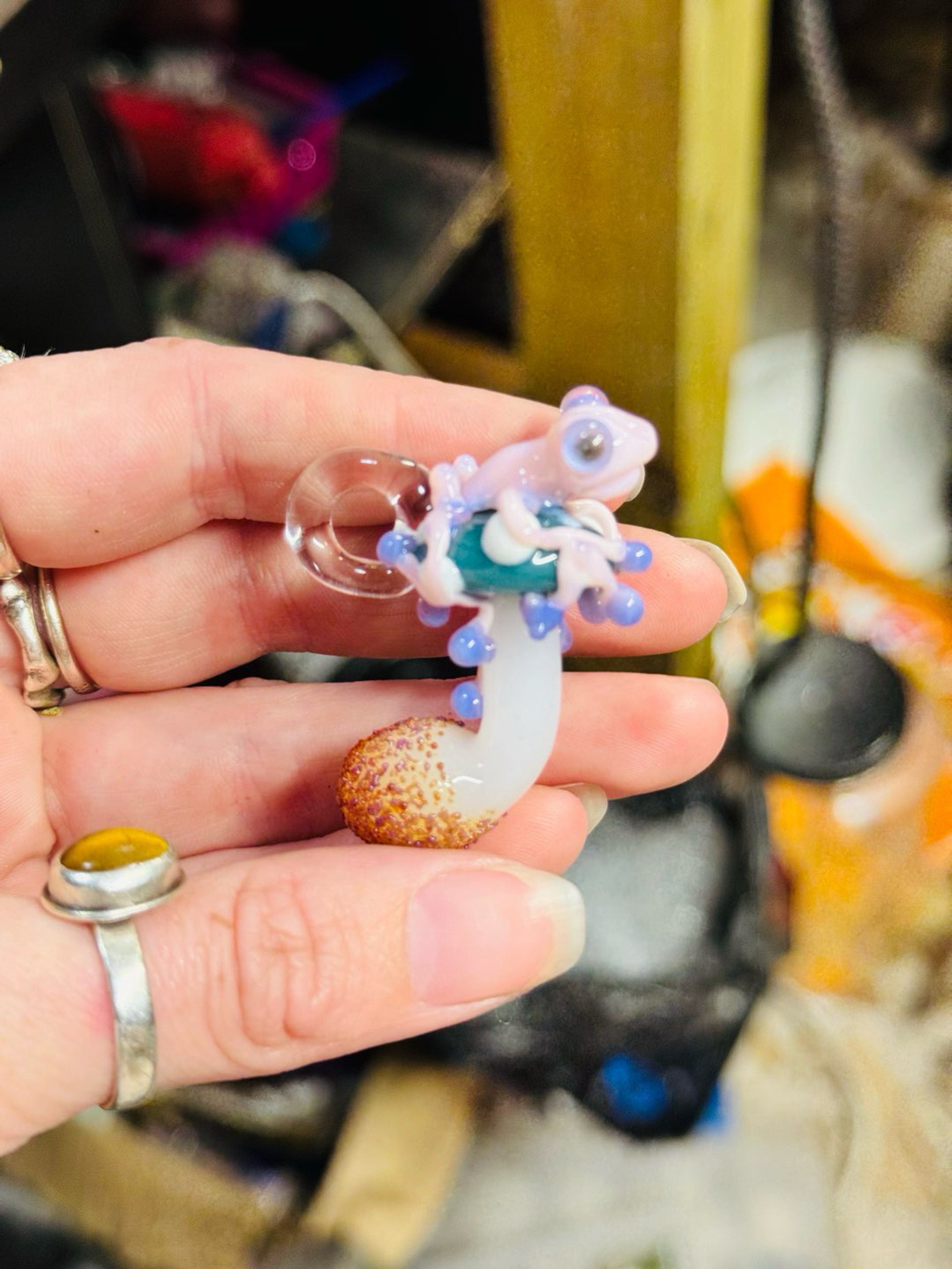 Preview pic of frog on a mushroom pendant