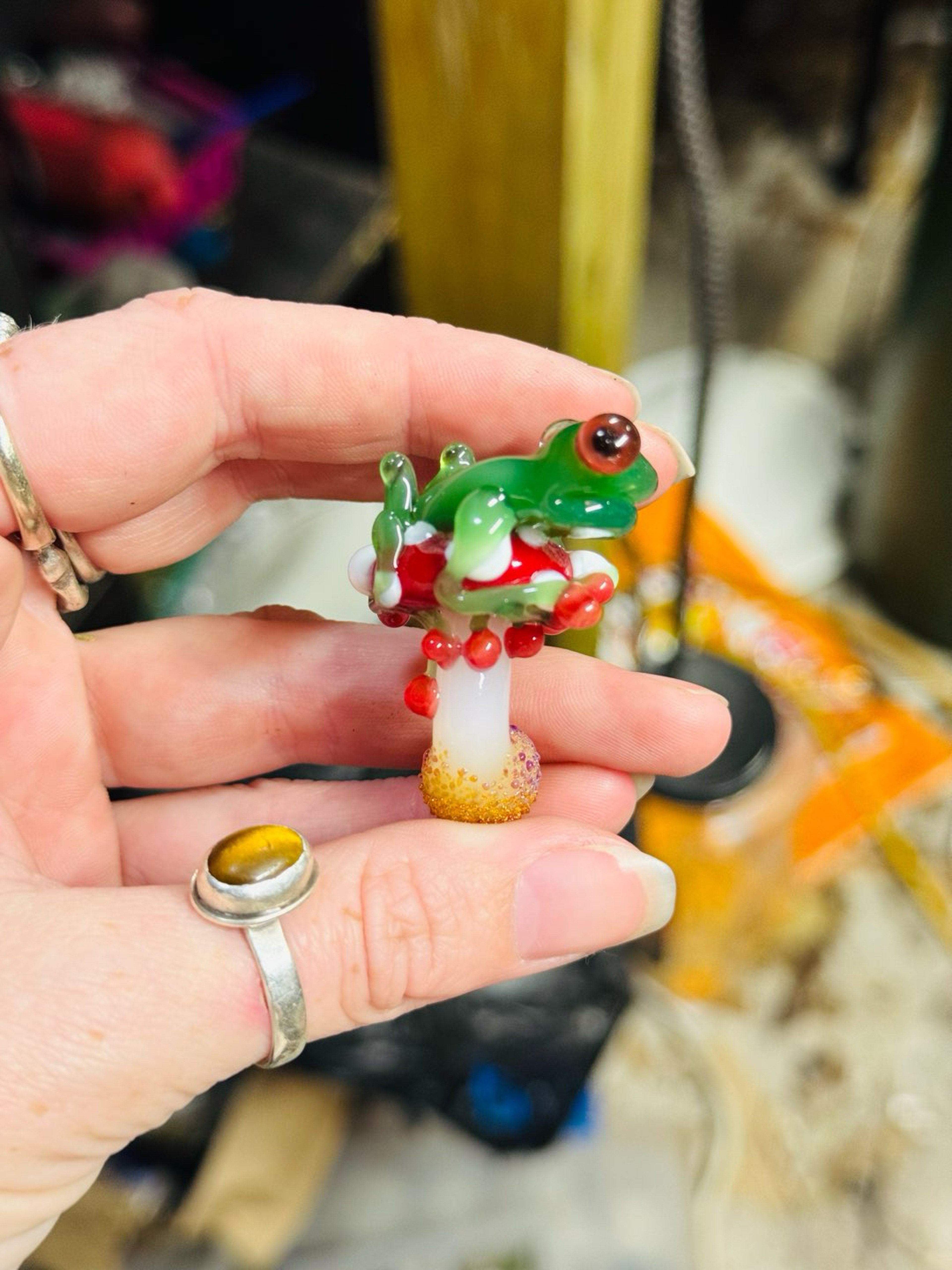 Preview pic of Frog on a mushroom pendant