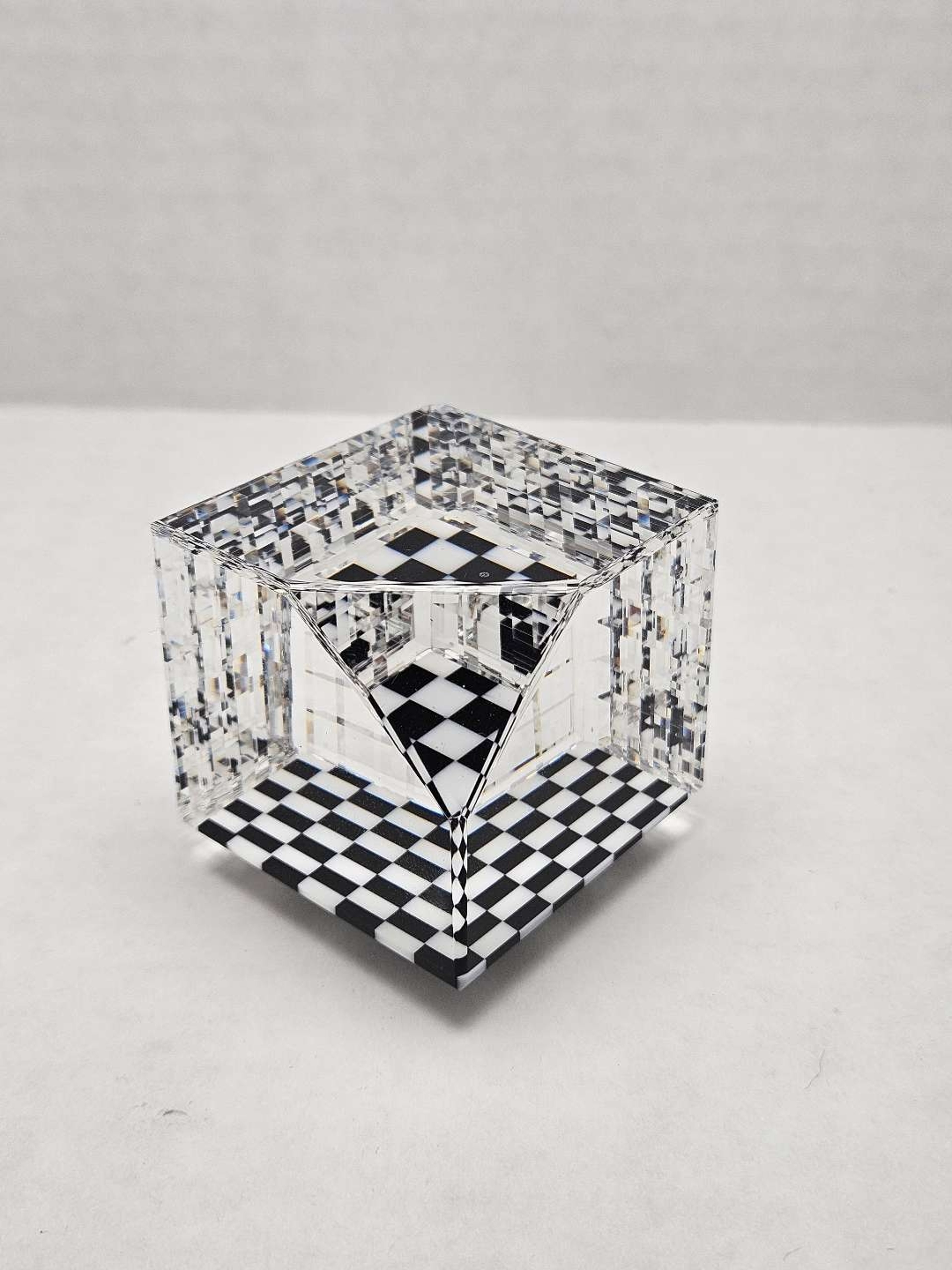 Preview pic of Mr. Facet Checkerboard Cube V1