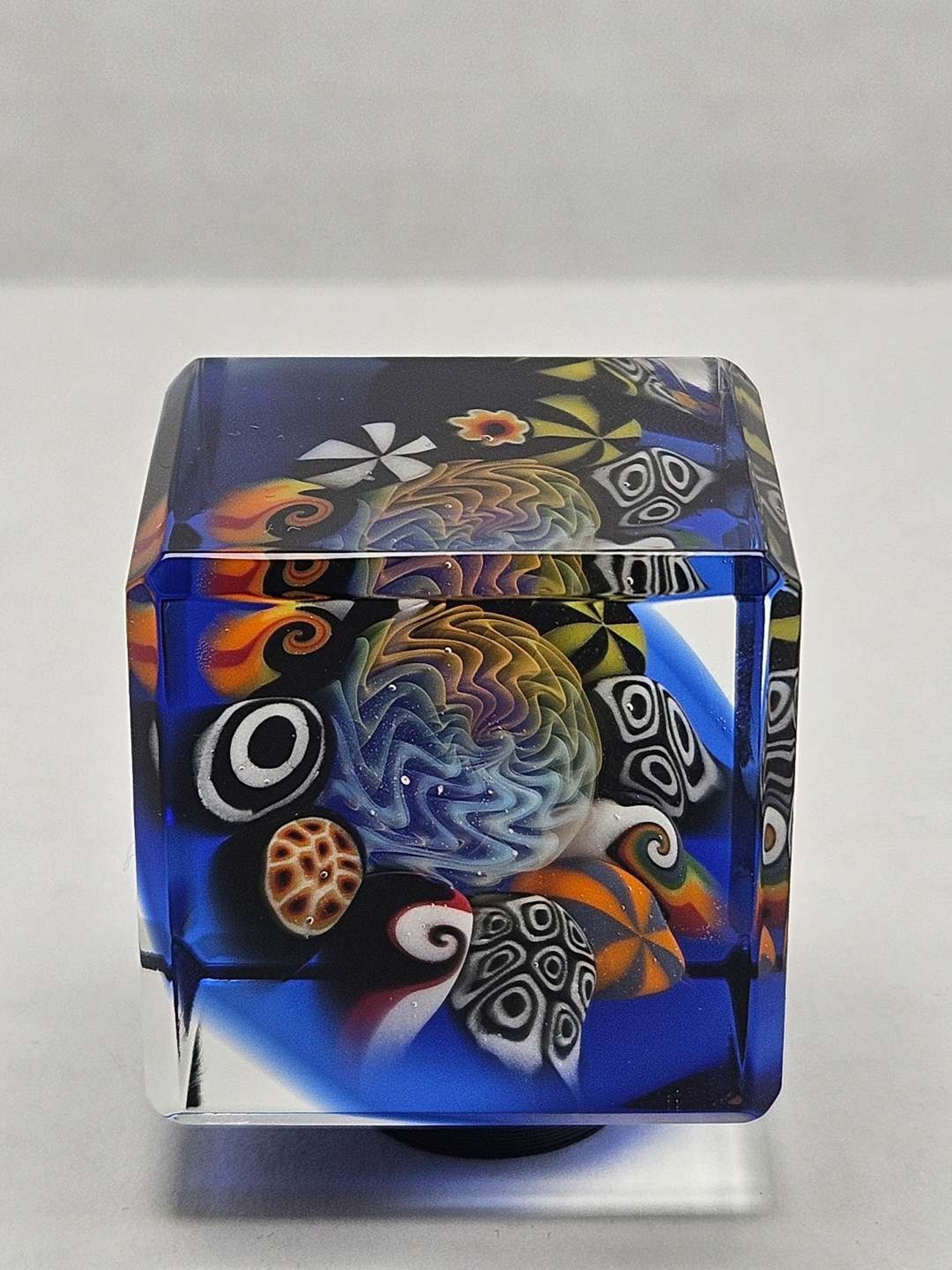 Preview pic of Hefe Glass Fume & Mille Cube