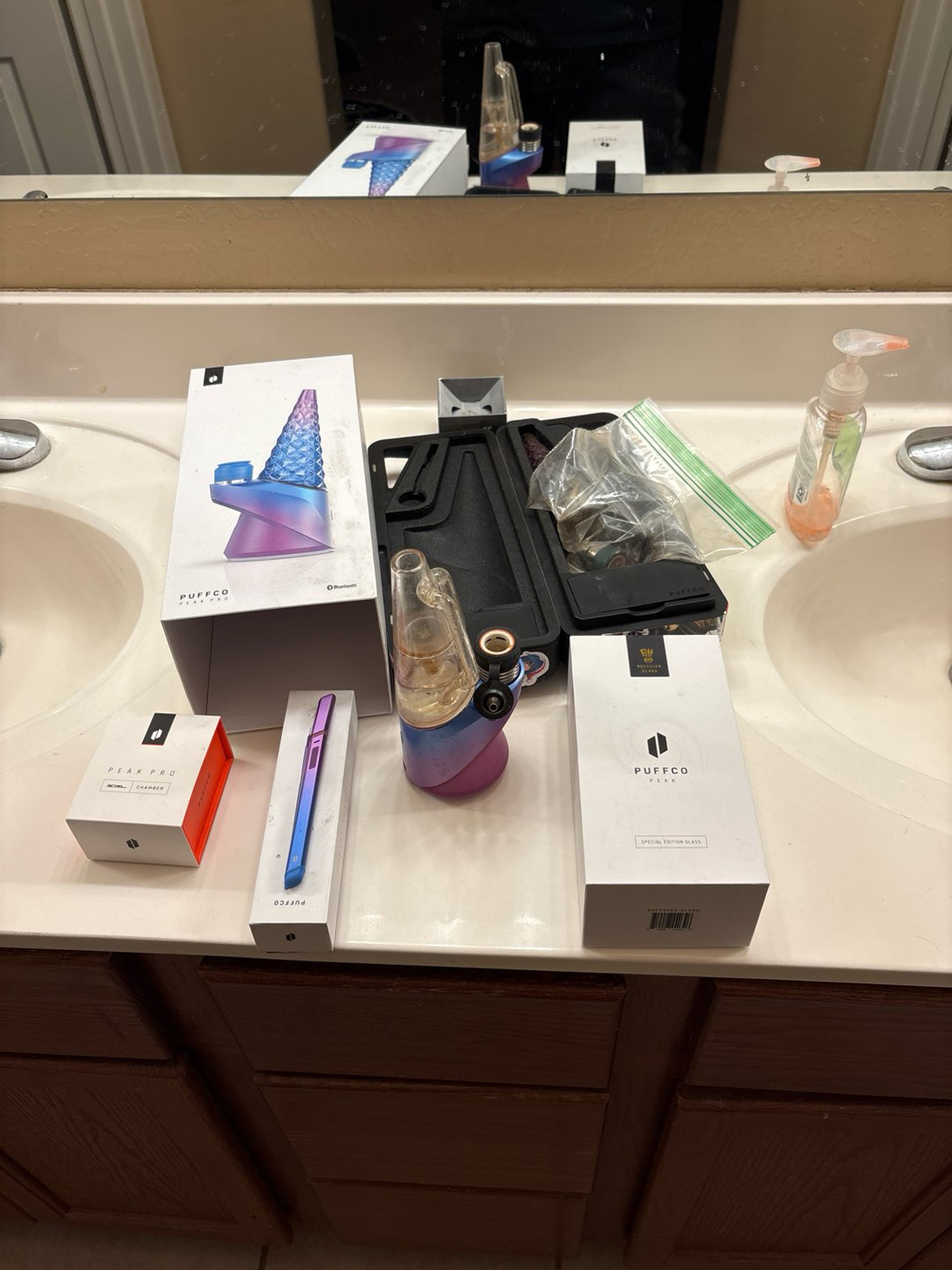 Preview pic of Puffco Pro Indiglow