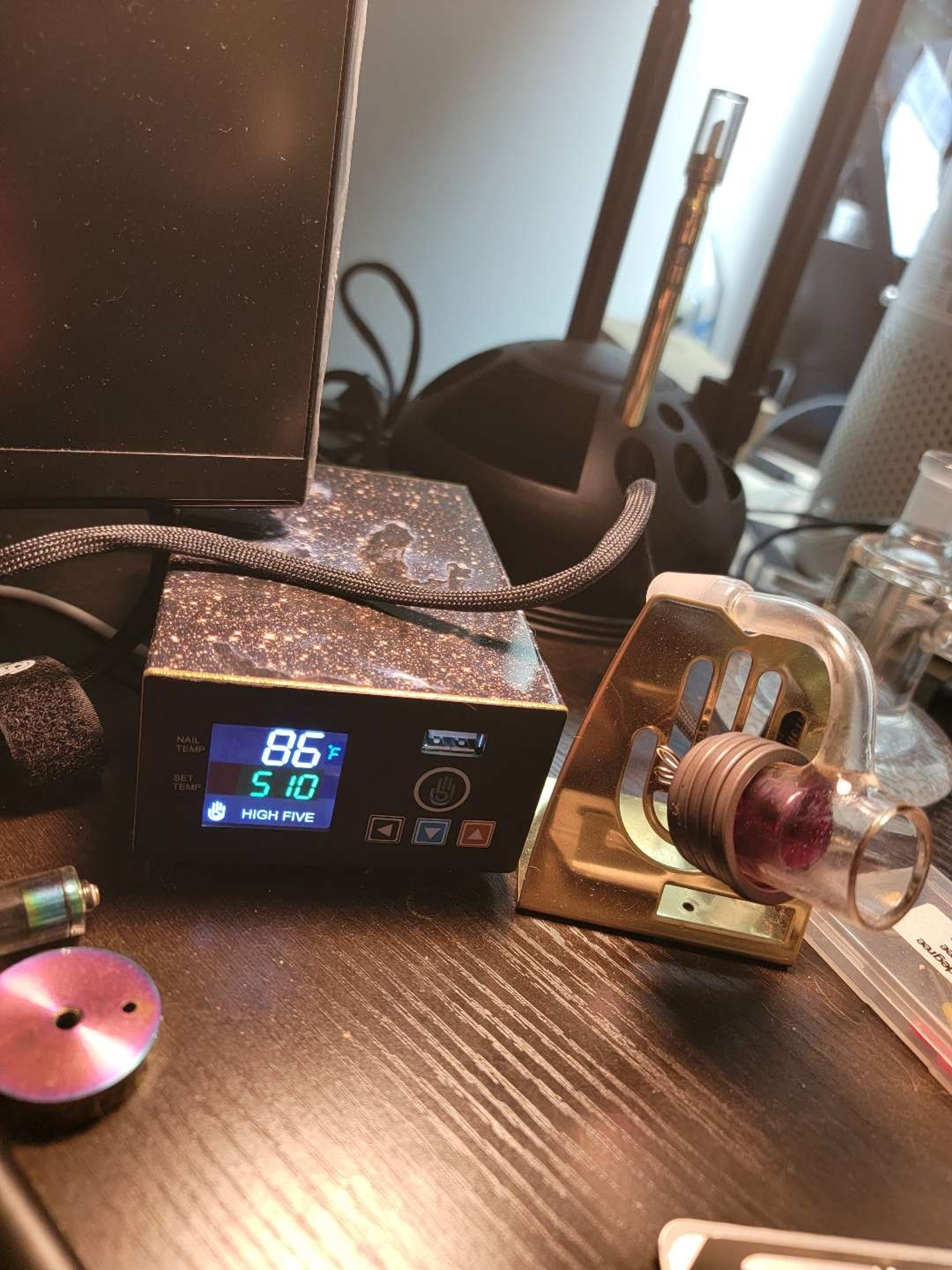 Preview pic of High Five Vape E-Nail with inserts