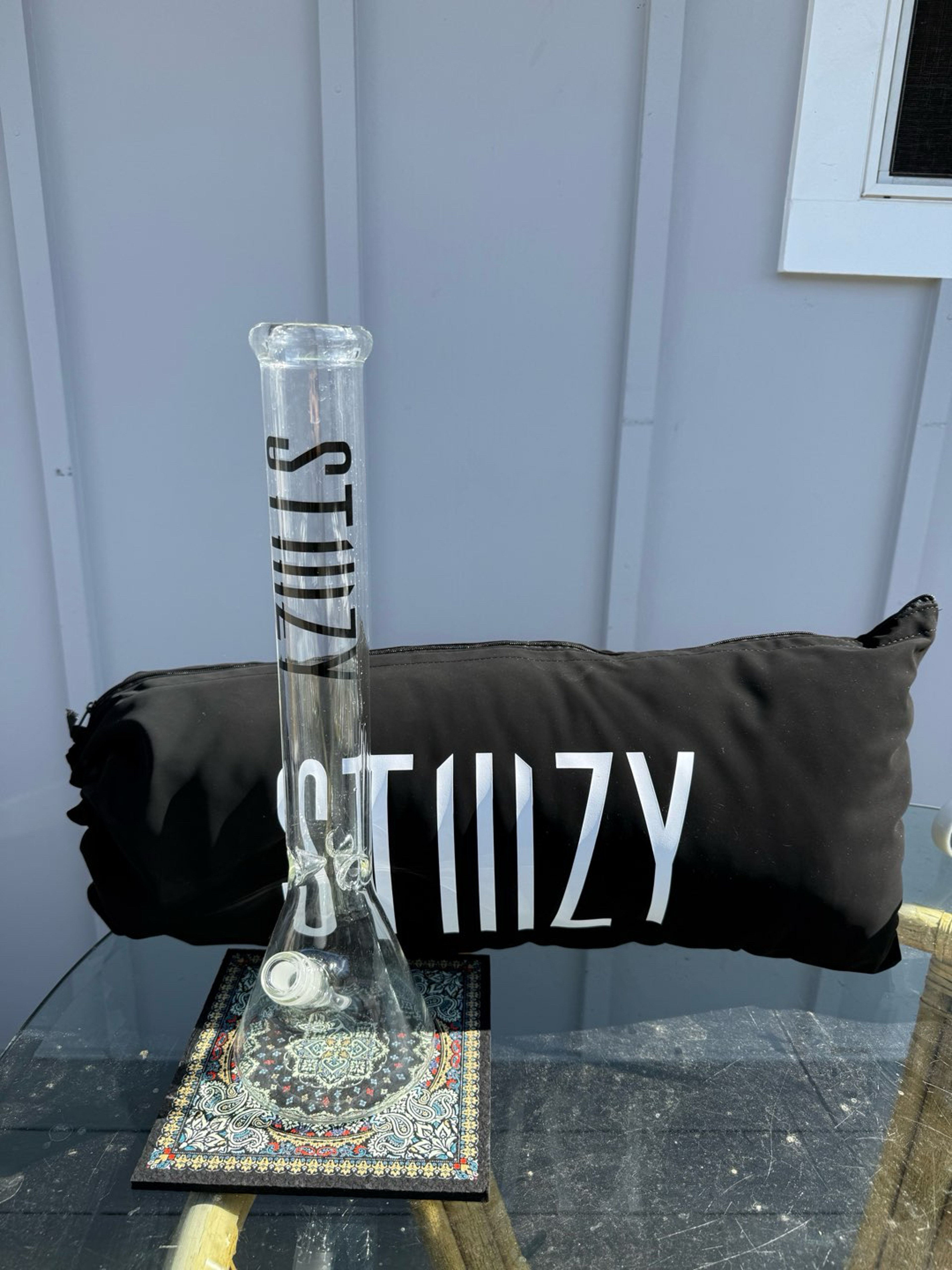 Preview pic of Stiiizy Beaker and Bag