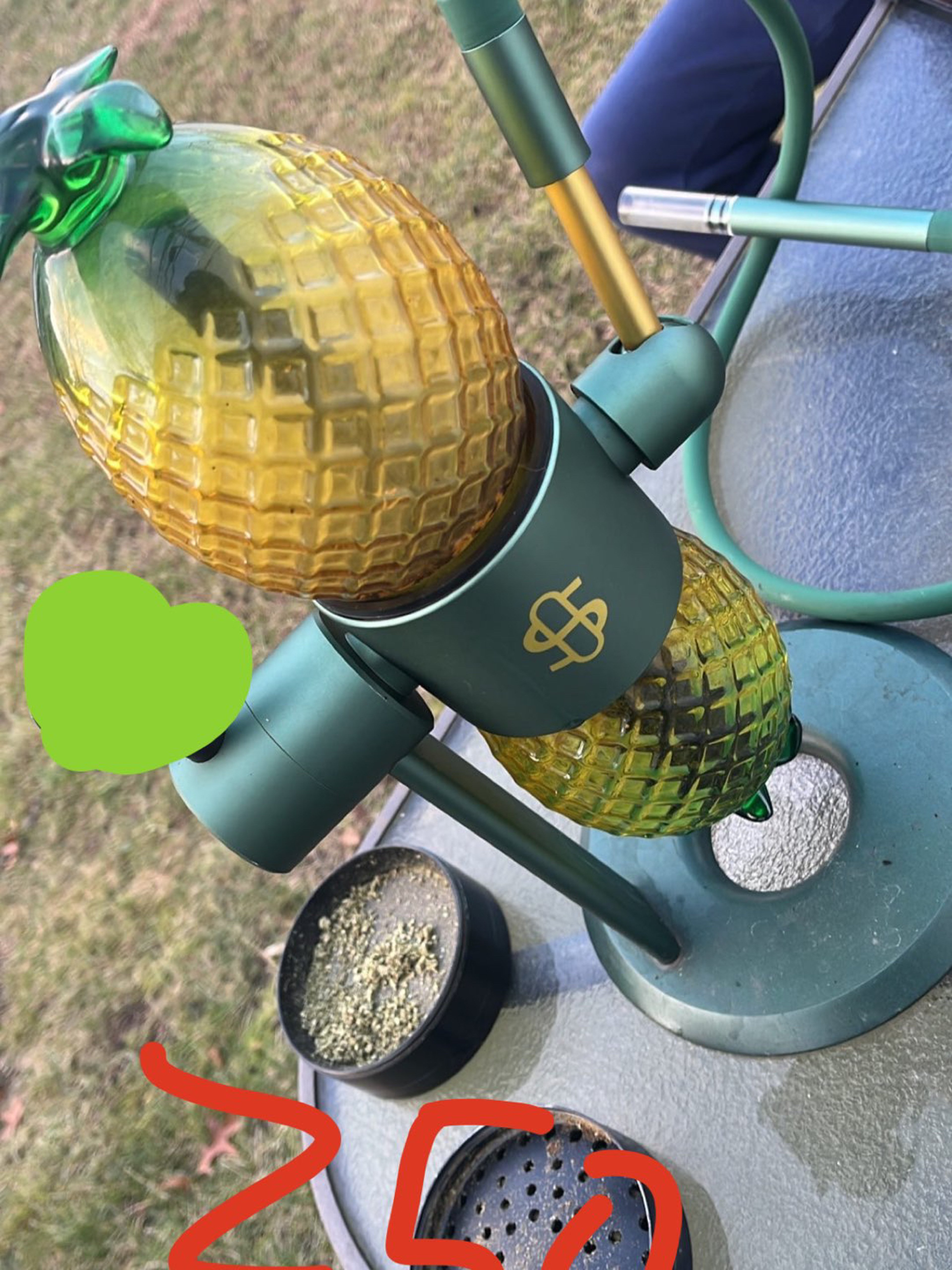 Preview pic of studenglass gravity bong
