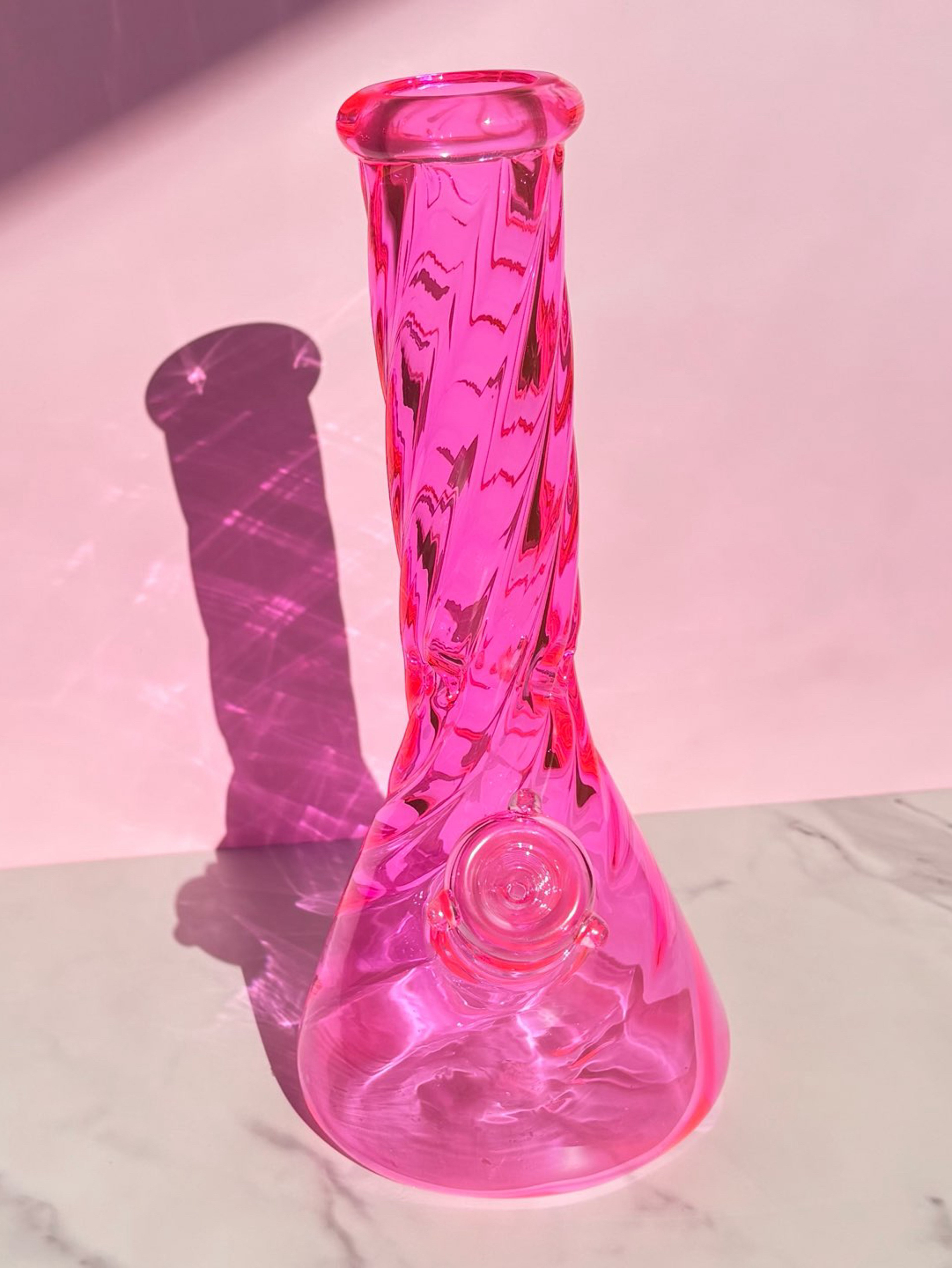 Preview pic of 12 inch neon pink bong