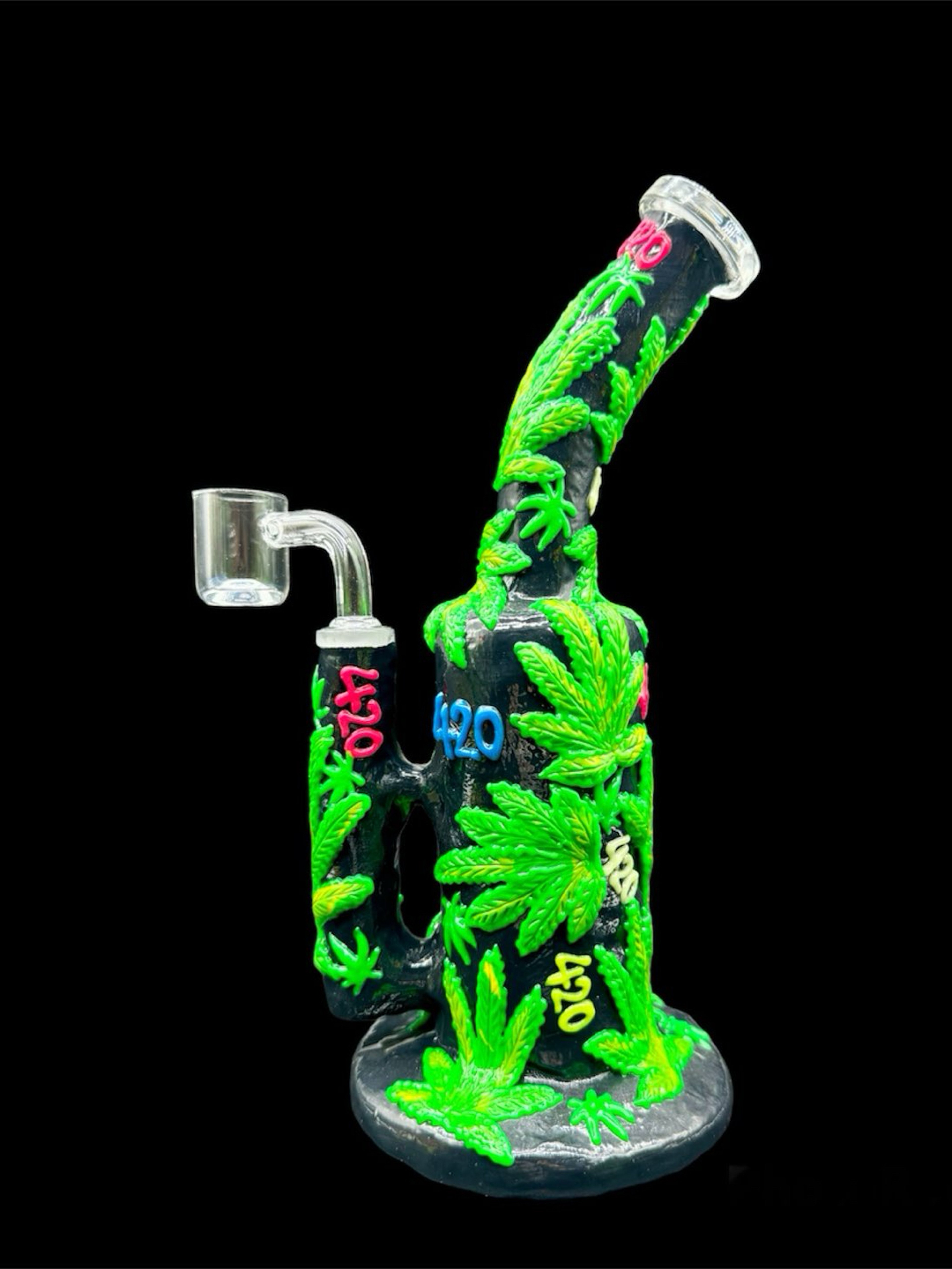 Preview pic of 420 Leaf Glow in the Dark Bong