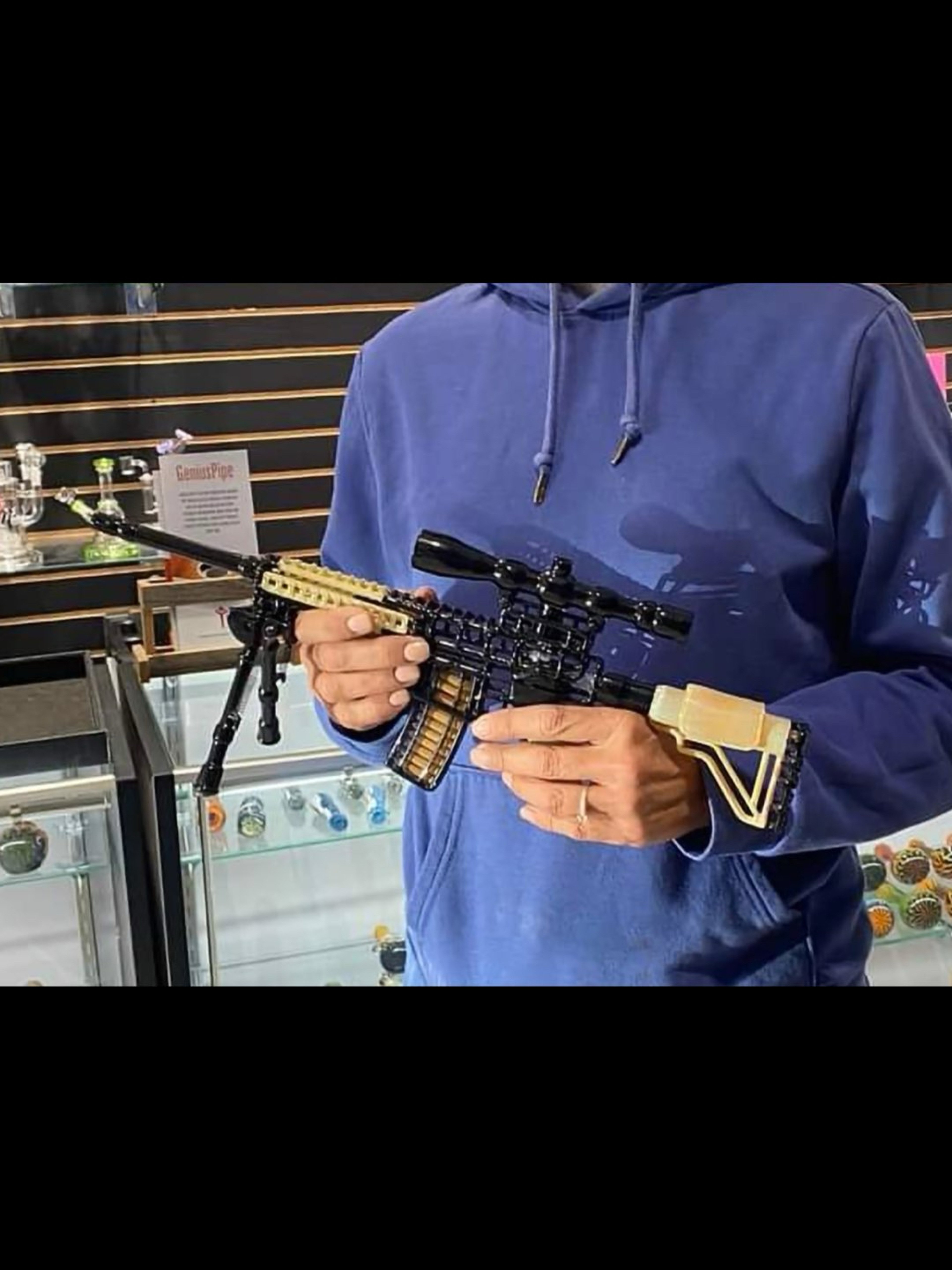 Preview pic of HK Weapon Of Peace - Robert Mickelson