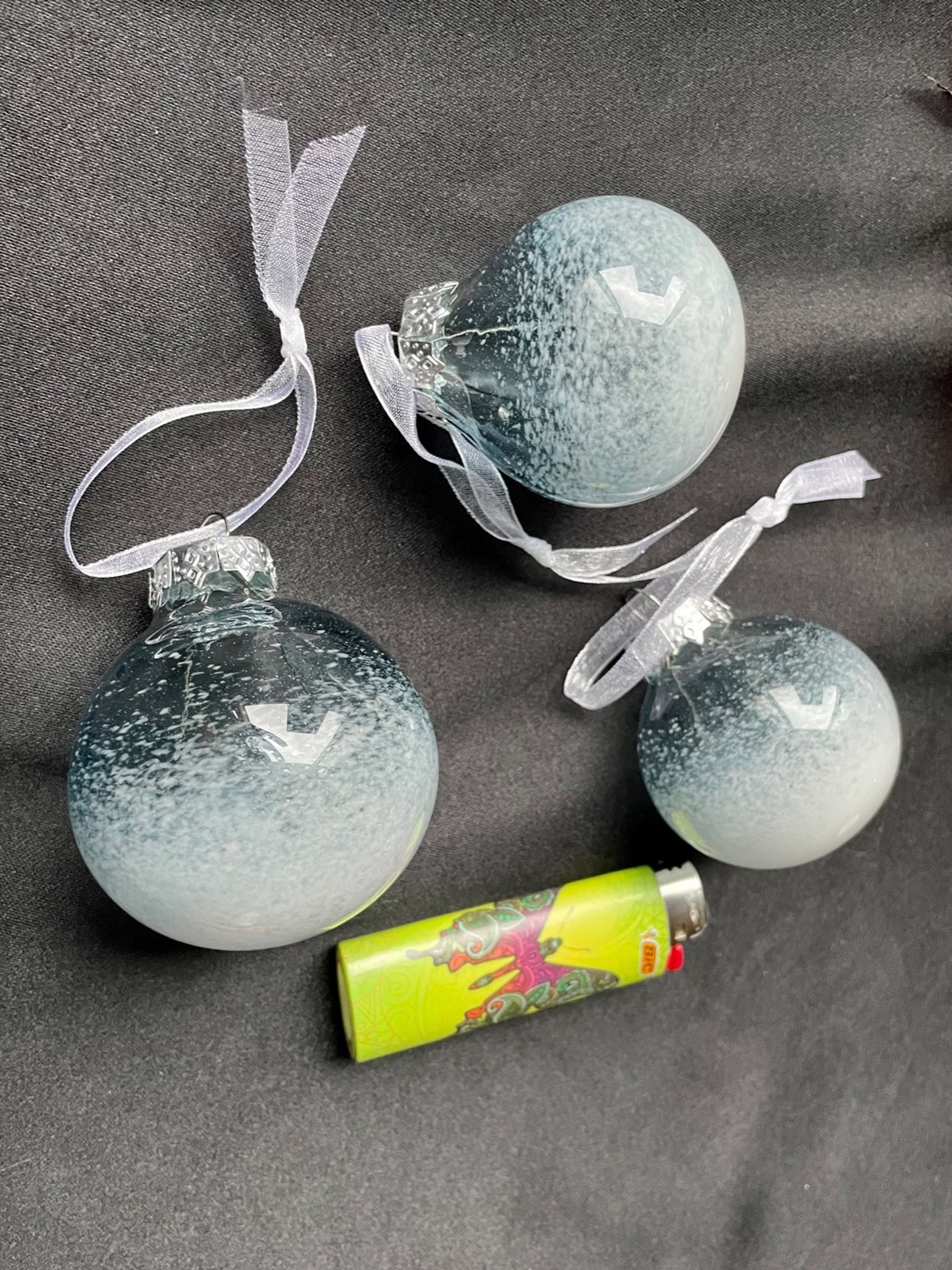 Preview pic of 3 Heavy blue stardust and star white Christmas ornaments