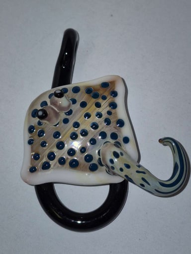 Preview pic of Hooked StingRay Pendant