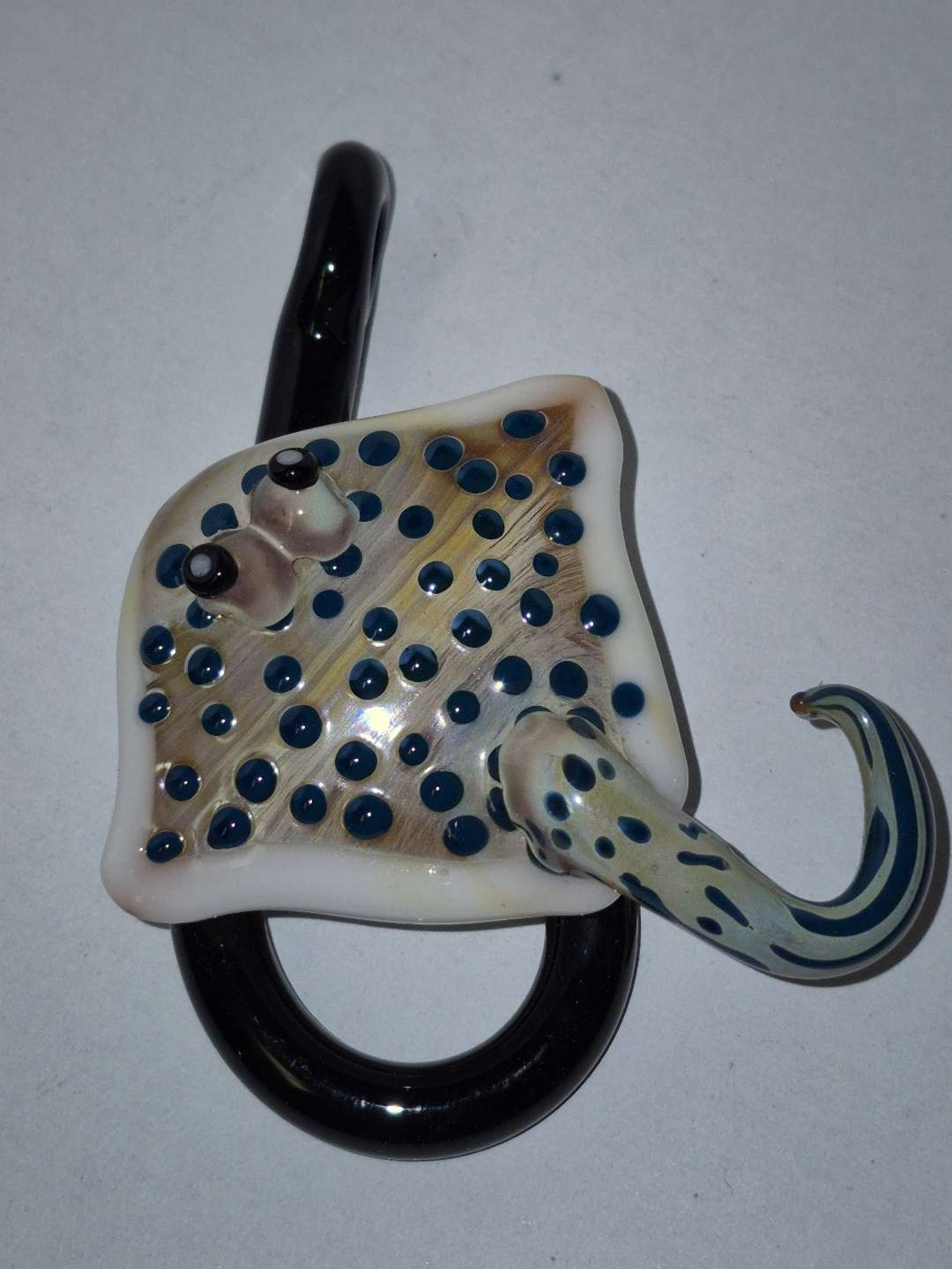 Preview pic of Hooked StingRay Pendant