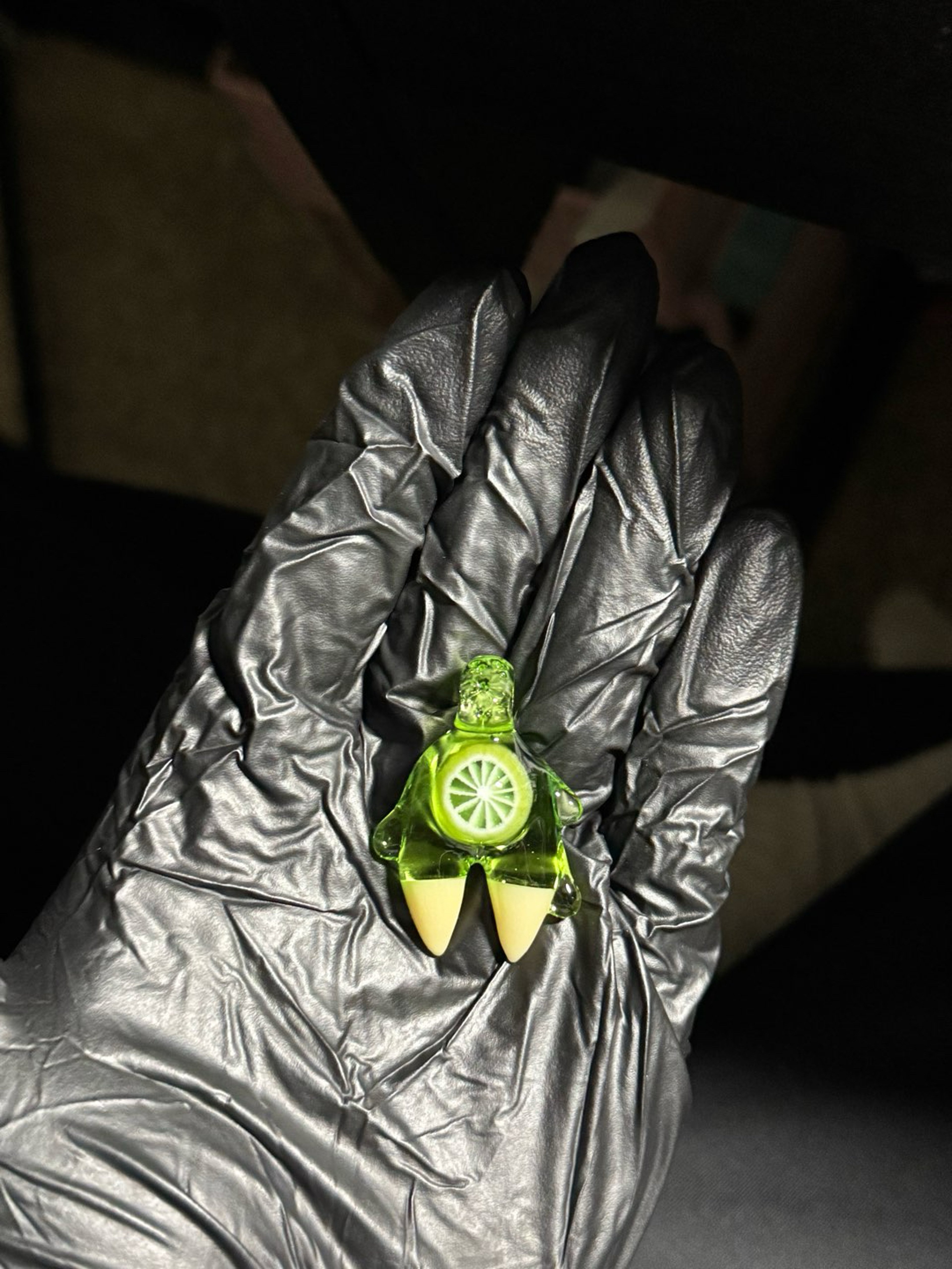Preview pic of Elbo / Lyons Pendant