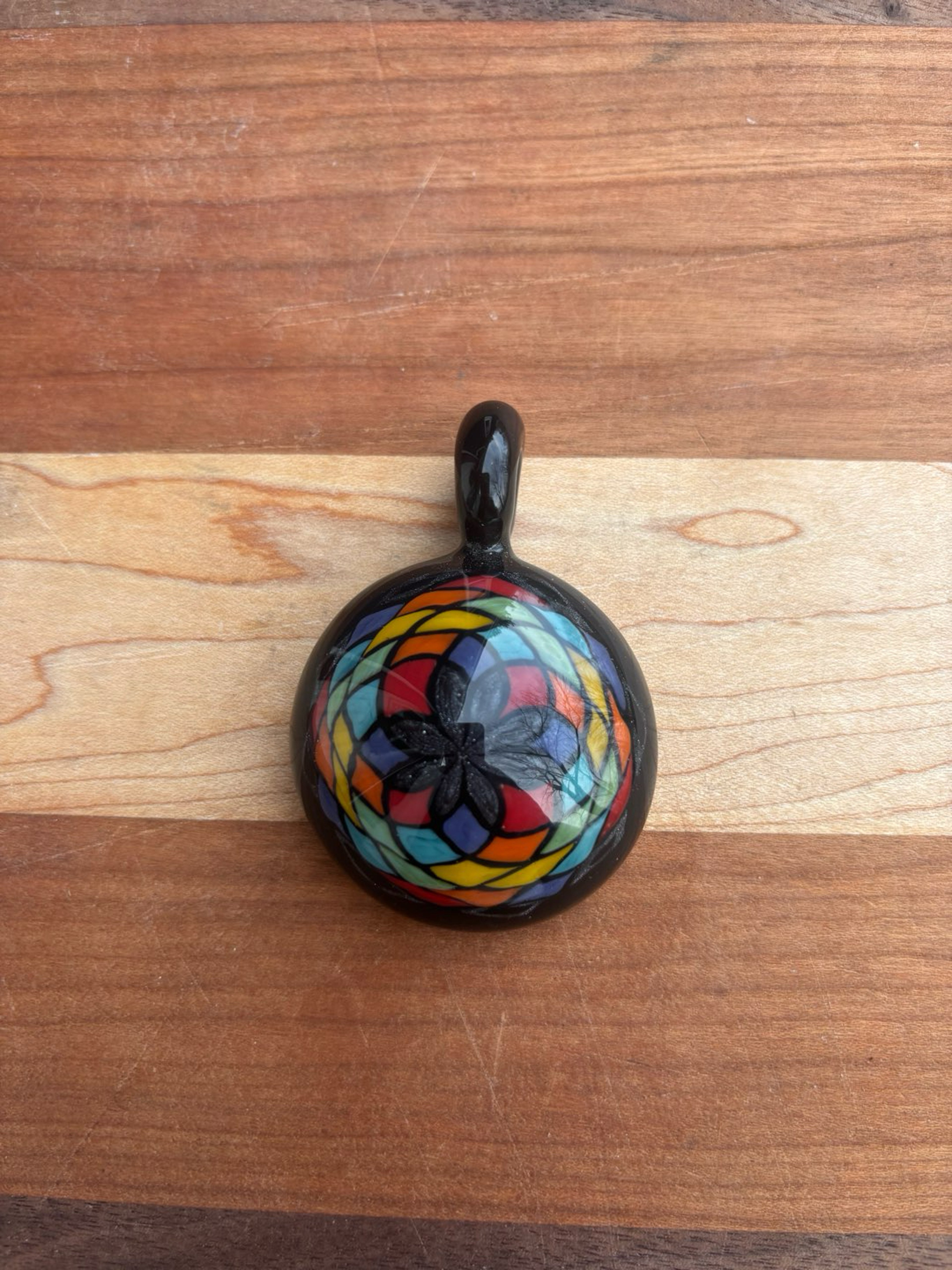 Preview pic of Eios Glass Pendant