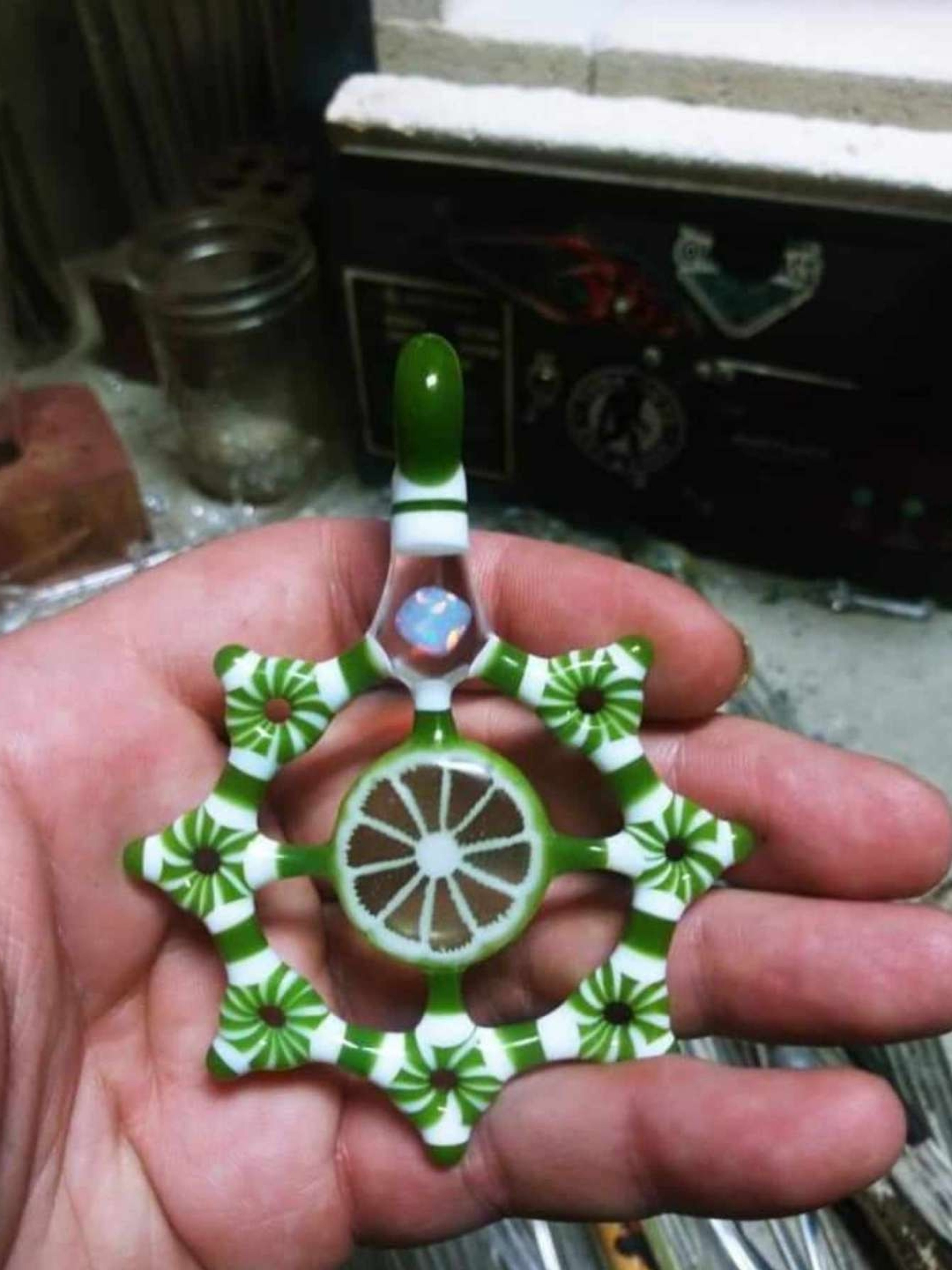 Preview pic of Lyons Glass Pendy