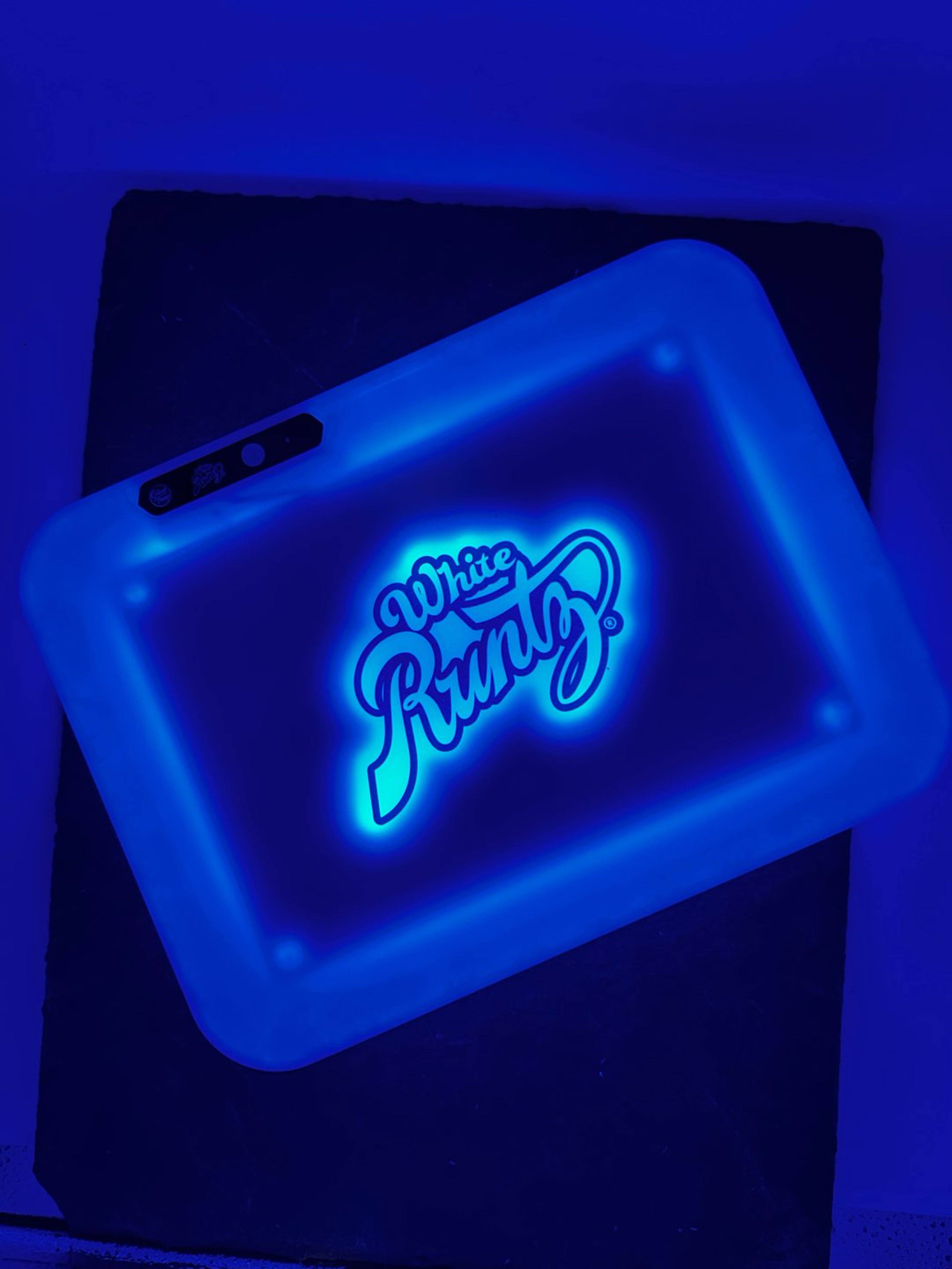 Preview pic of Glow tray x White runtz