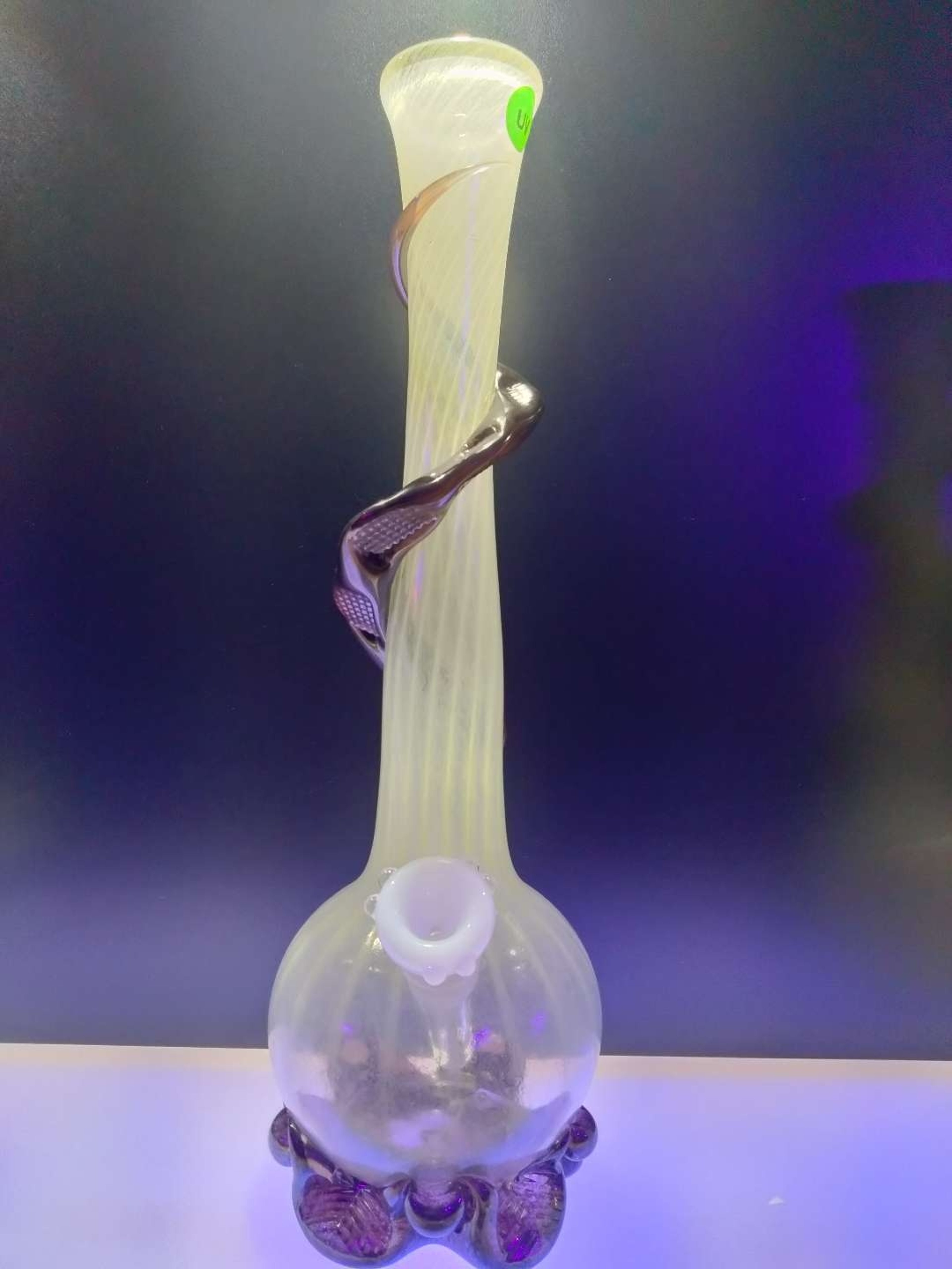 Preview pic of Noble hand crafted glass bong UV