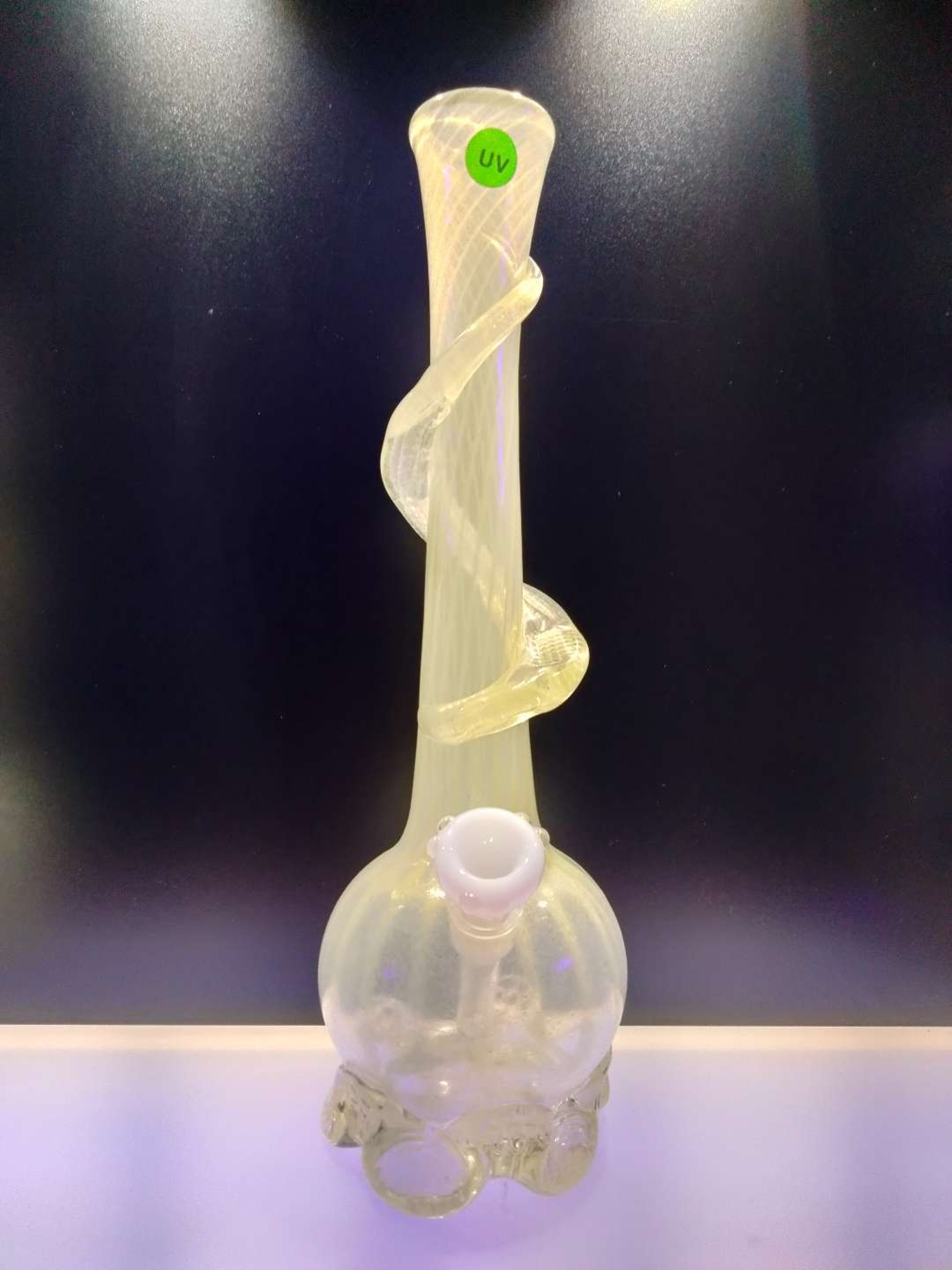 Preview pic of Noble hand crafted glass bong UV