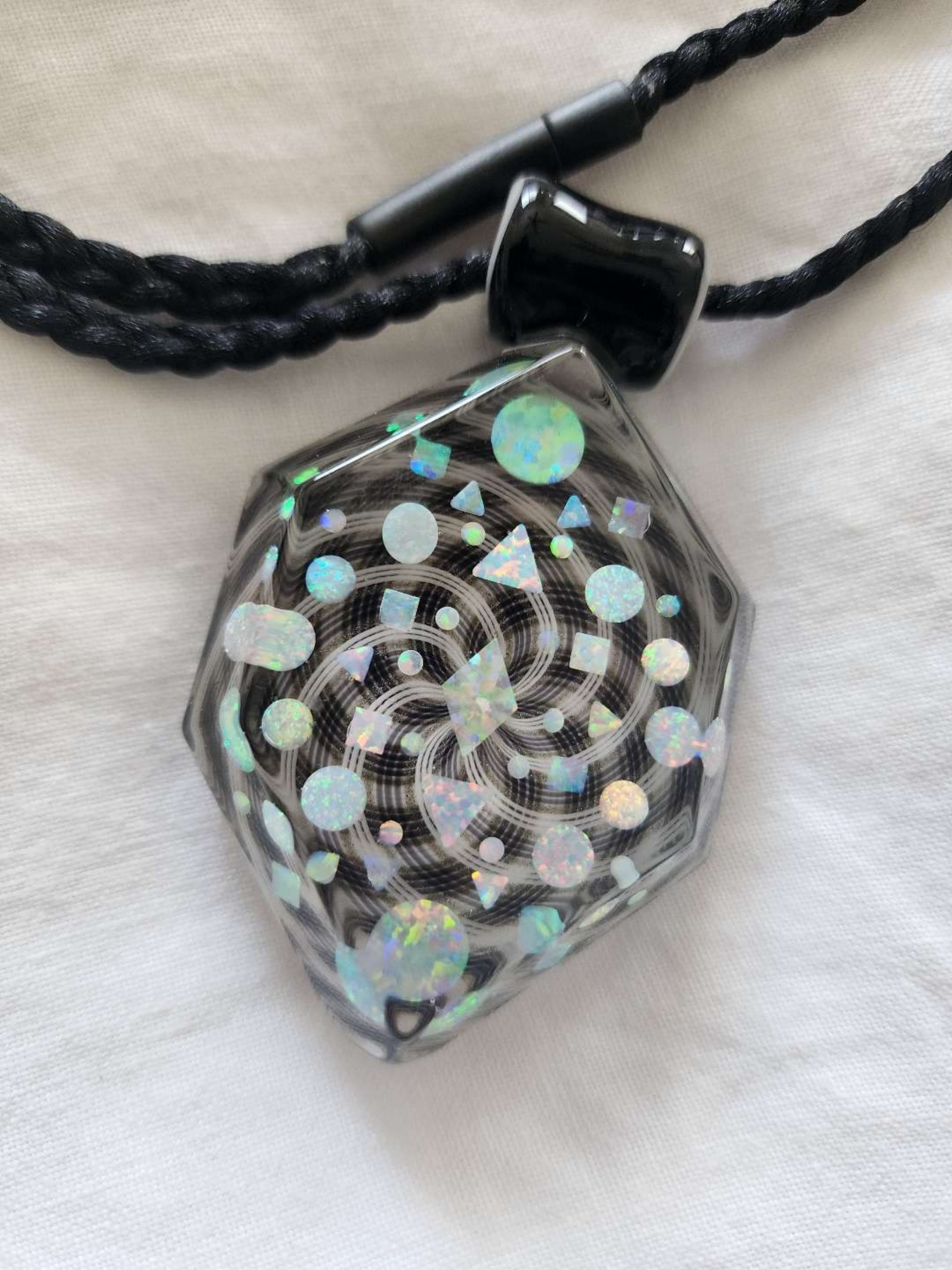 Preview pic of Roboglass Baller Pendant