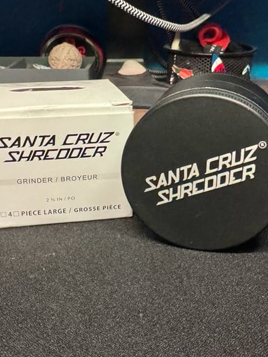 Preview pic of Santa Cruz Shredder