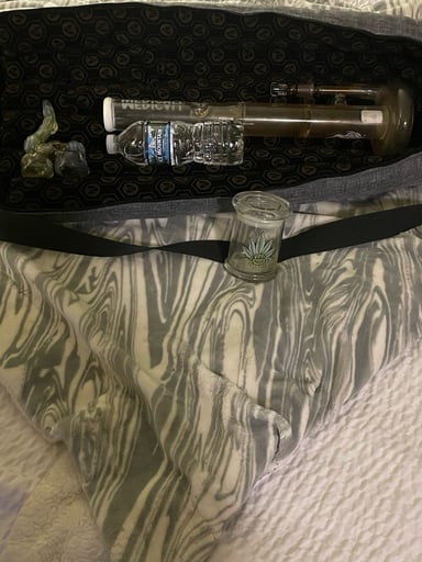 Preview pic of Medicali bong with hand blown bubbler and case