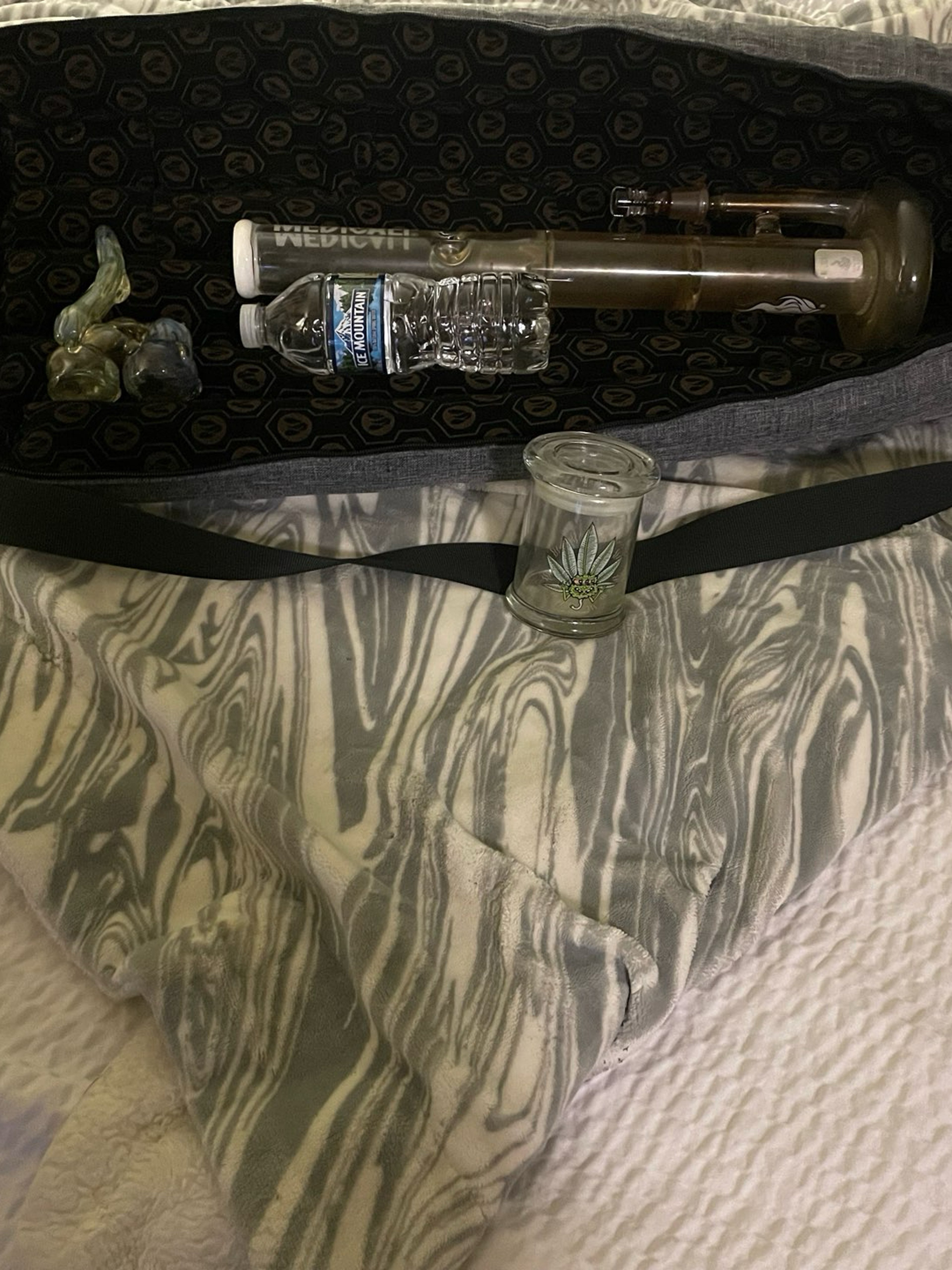 Preview pic of Medicali bong with hand blown bubbler and case