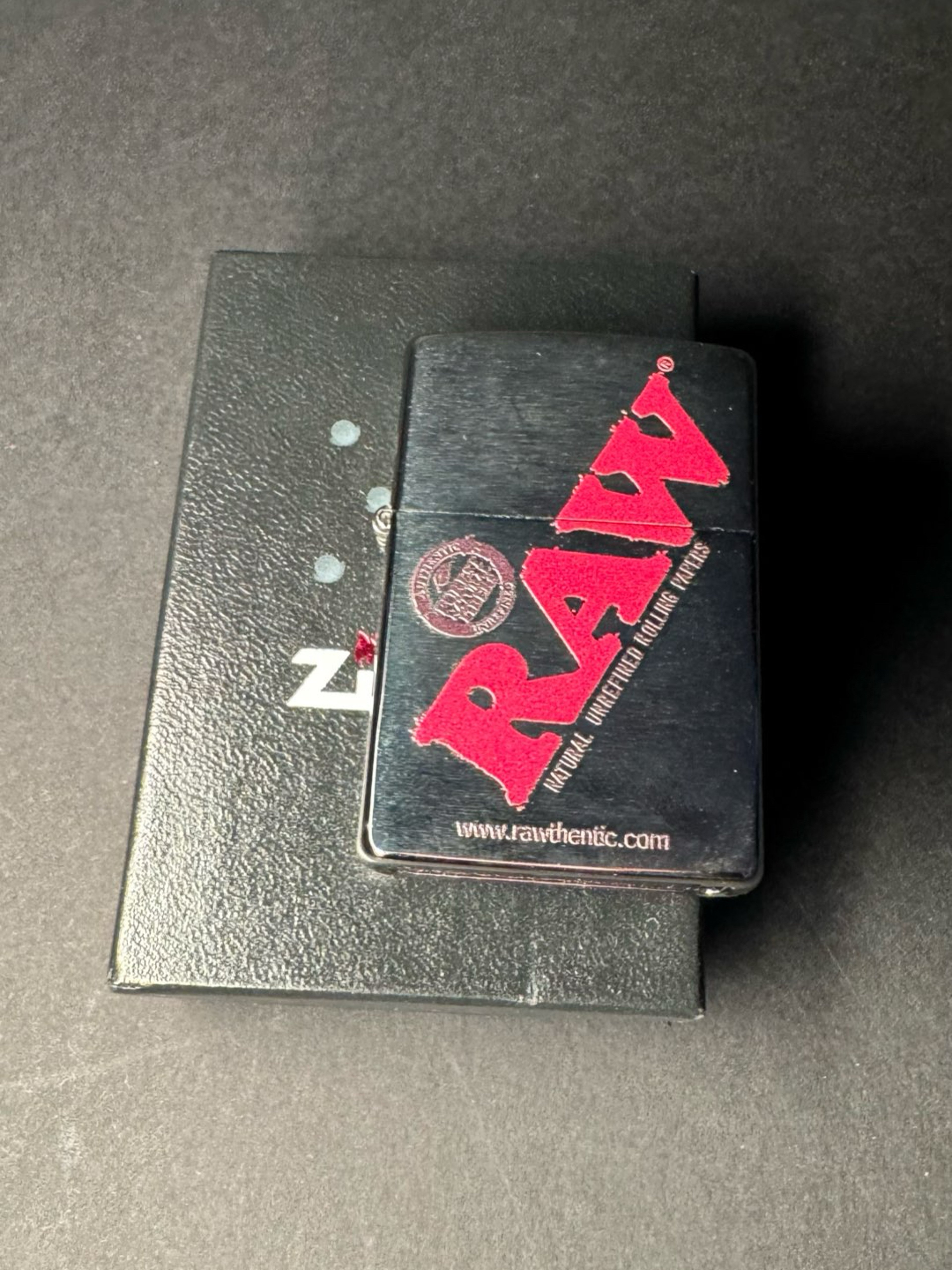Preview pic of Raw zippo