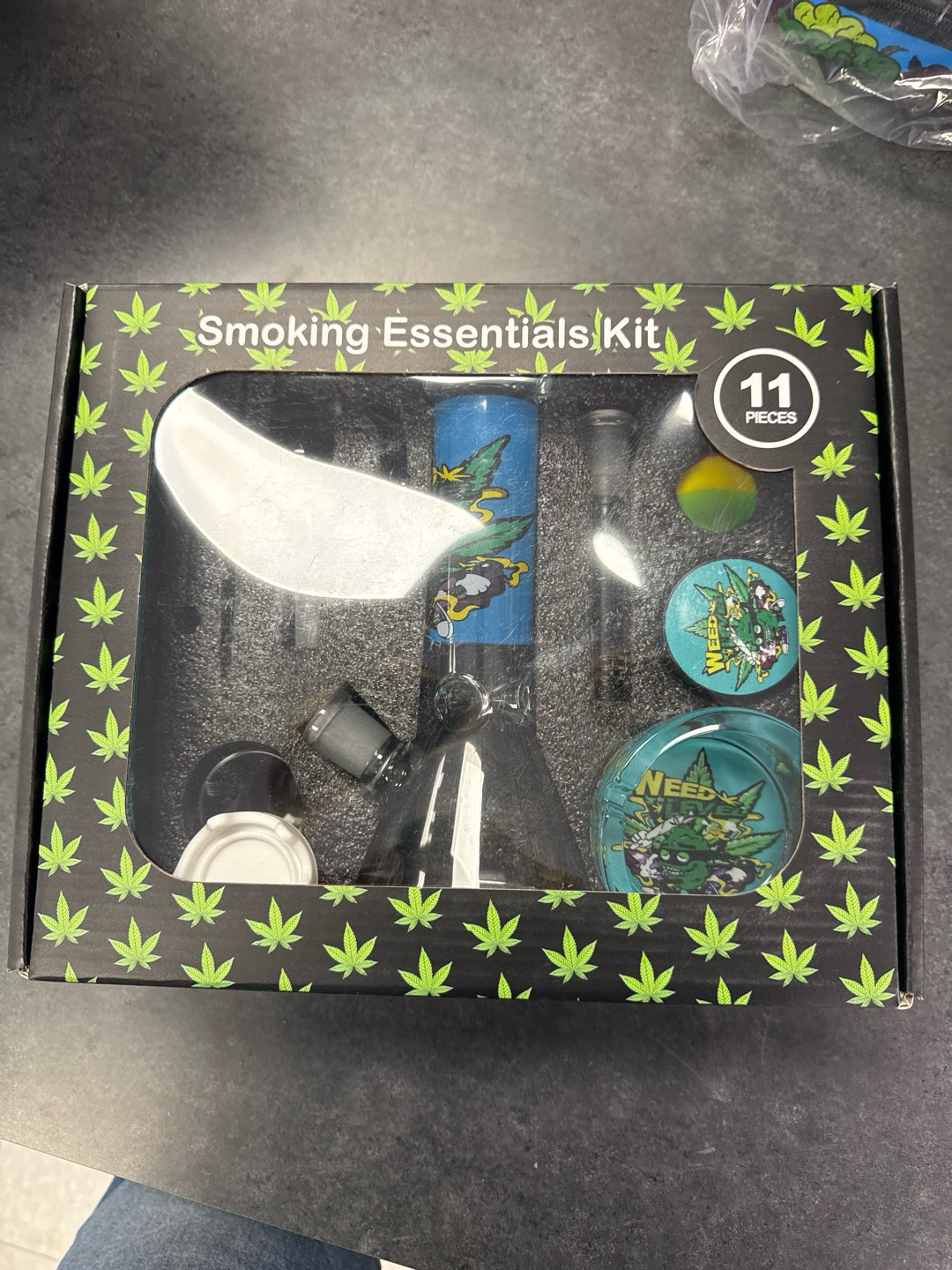 Preview pic of Smoking essentials kit