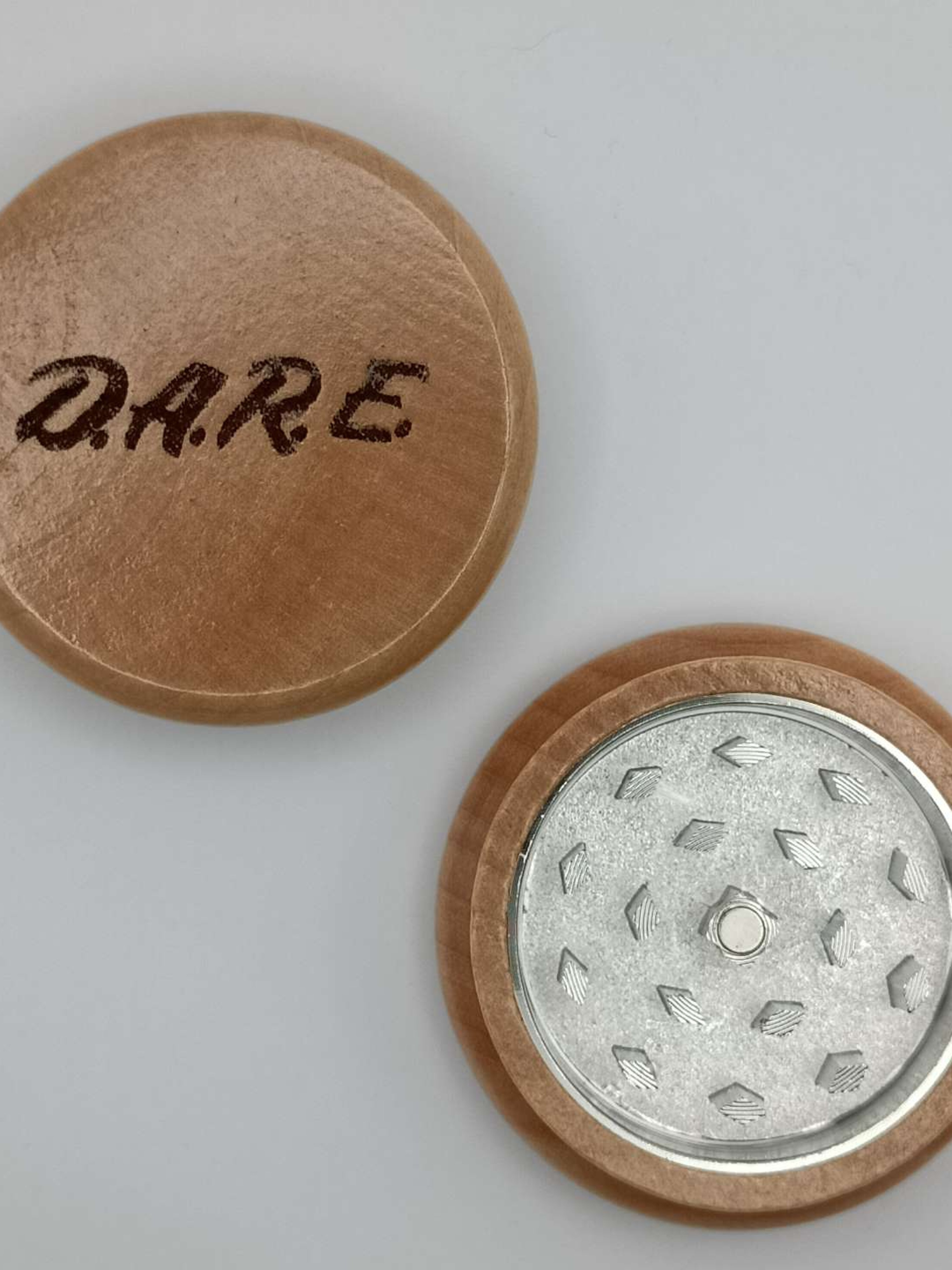 Preview pic of CUSTOM WOOD GRINDER [CHOOSE YOUR IMAGE/LOGO]