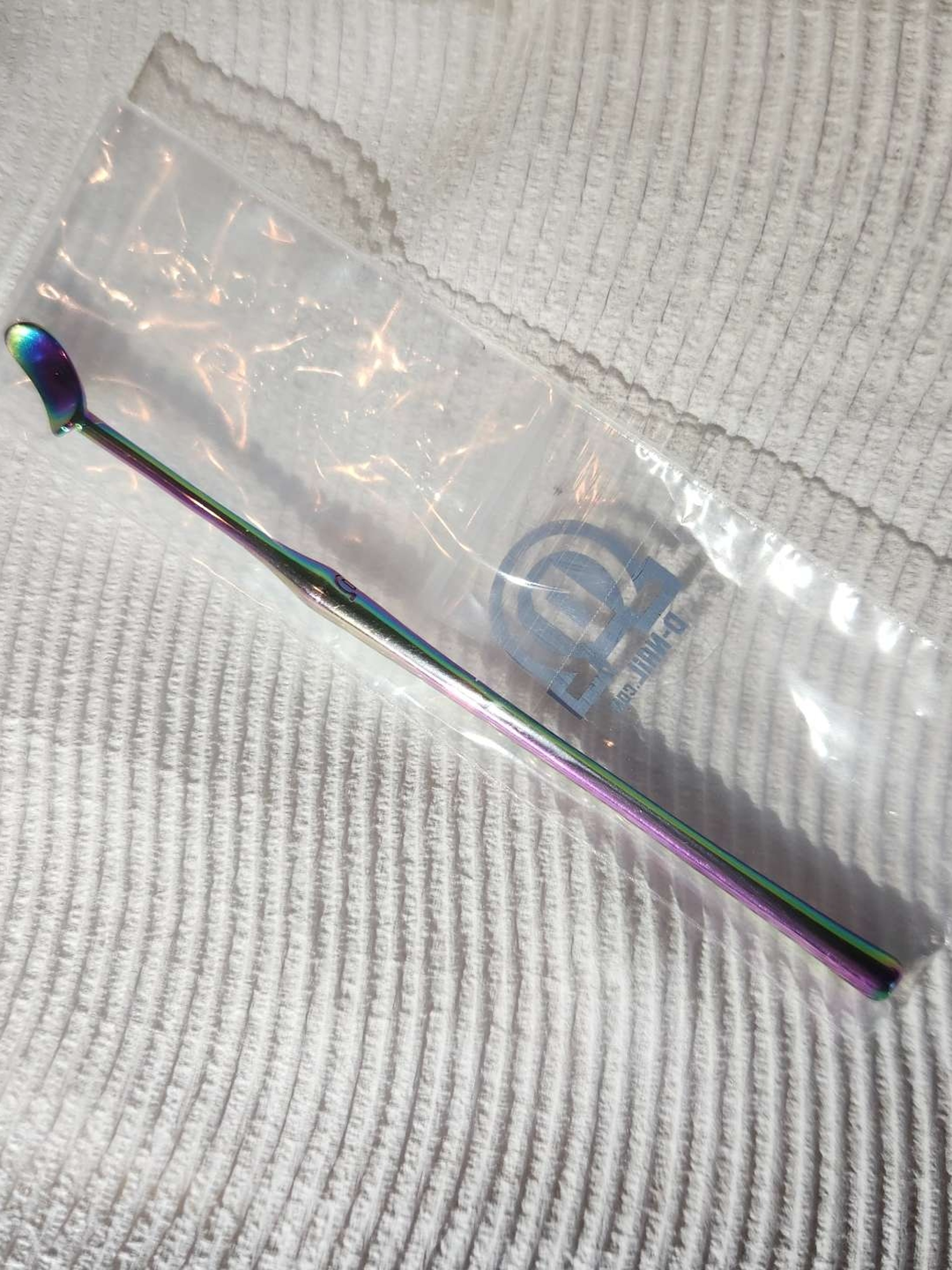 Preview pic of Dnail anodized titanium dabber