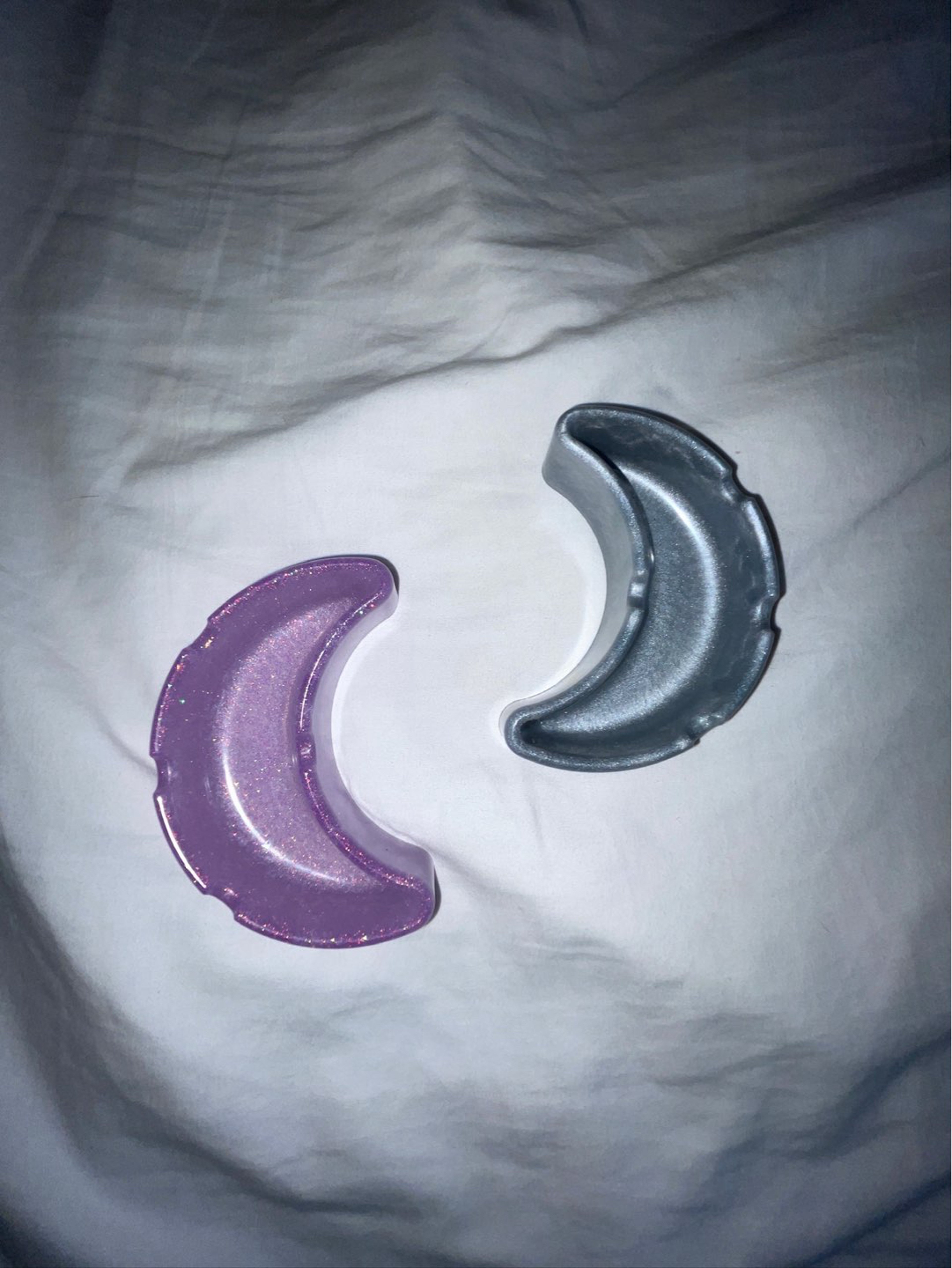 Preview pic of Pair of moon trays