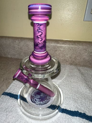 Preview pic of Echelon glass flower piece
