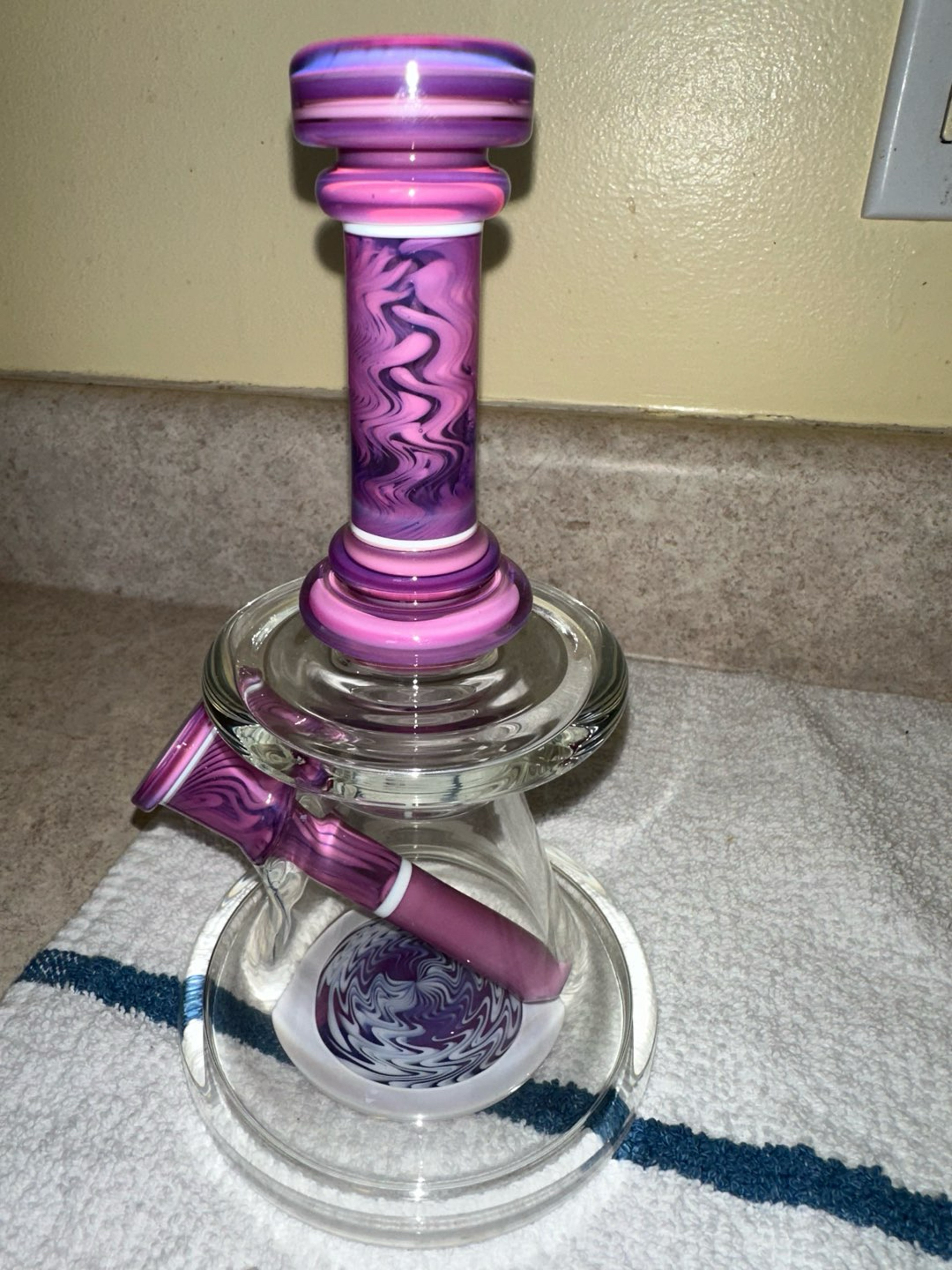 Preview pic of Echelon glass flower piece