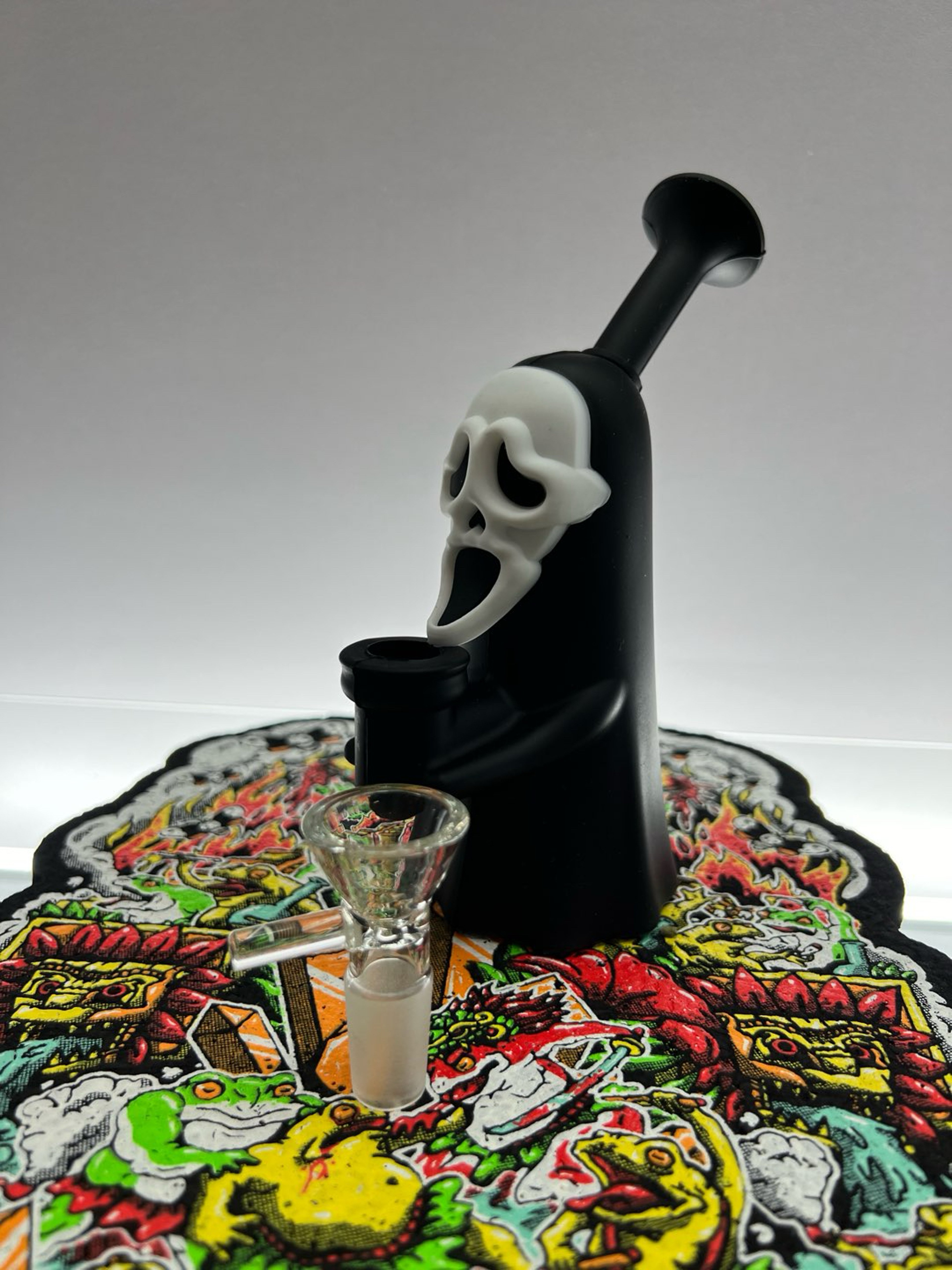 Preview pic of “Scream” - fully silicon 16cm tall - 2 available