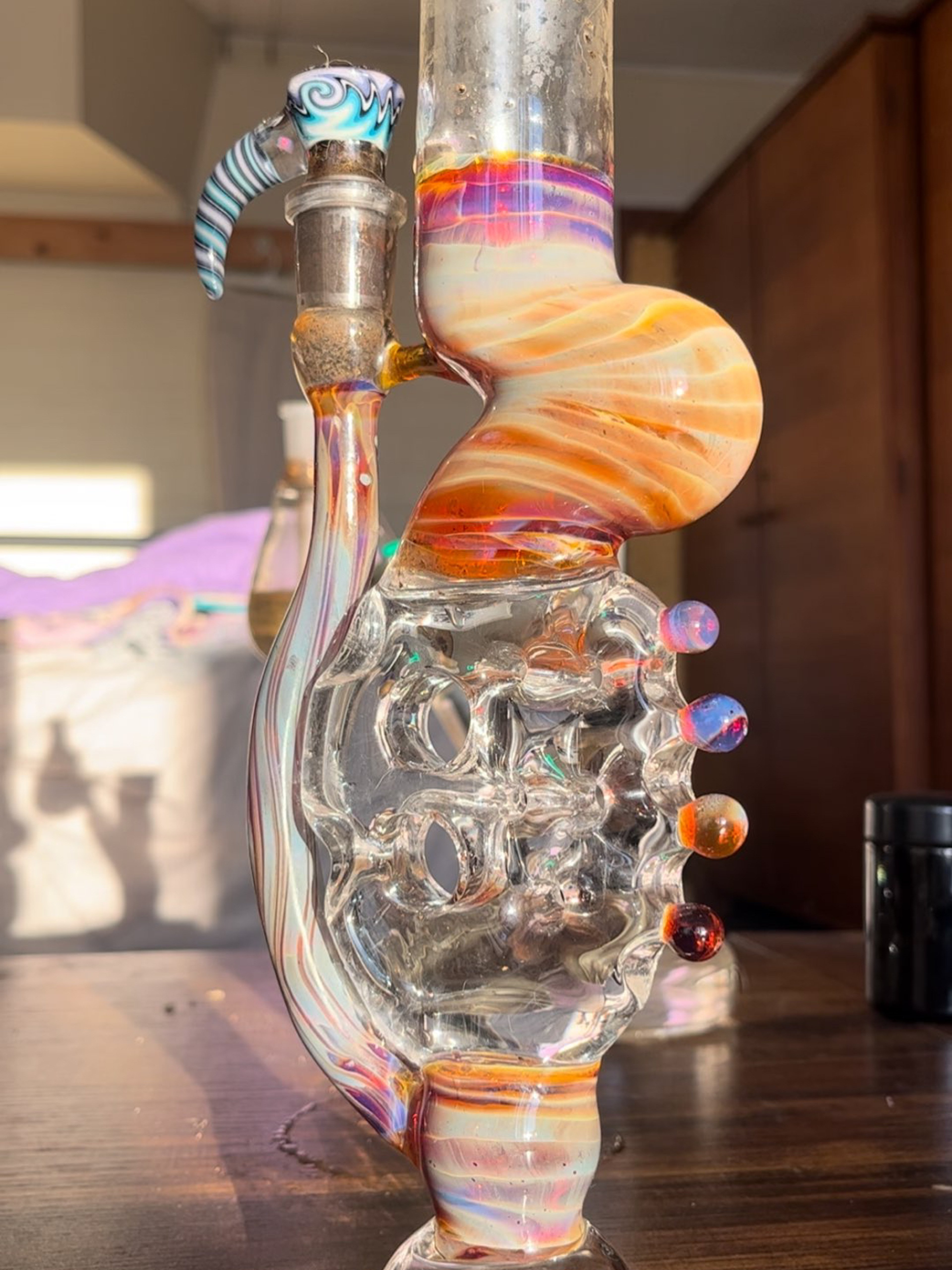 Preview pic of Abstract side feeder Swiss