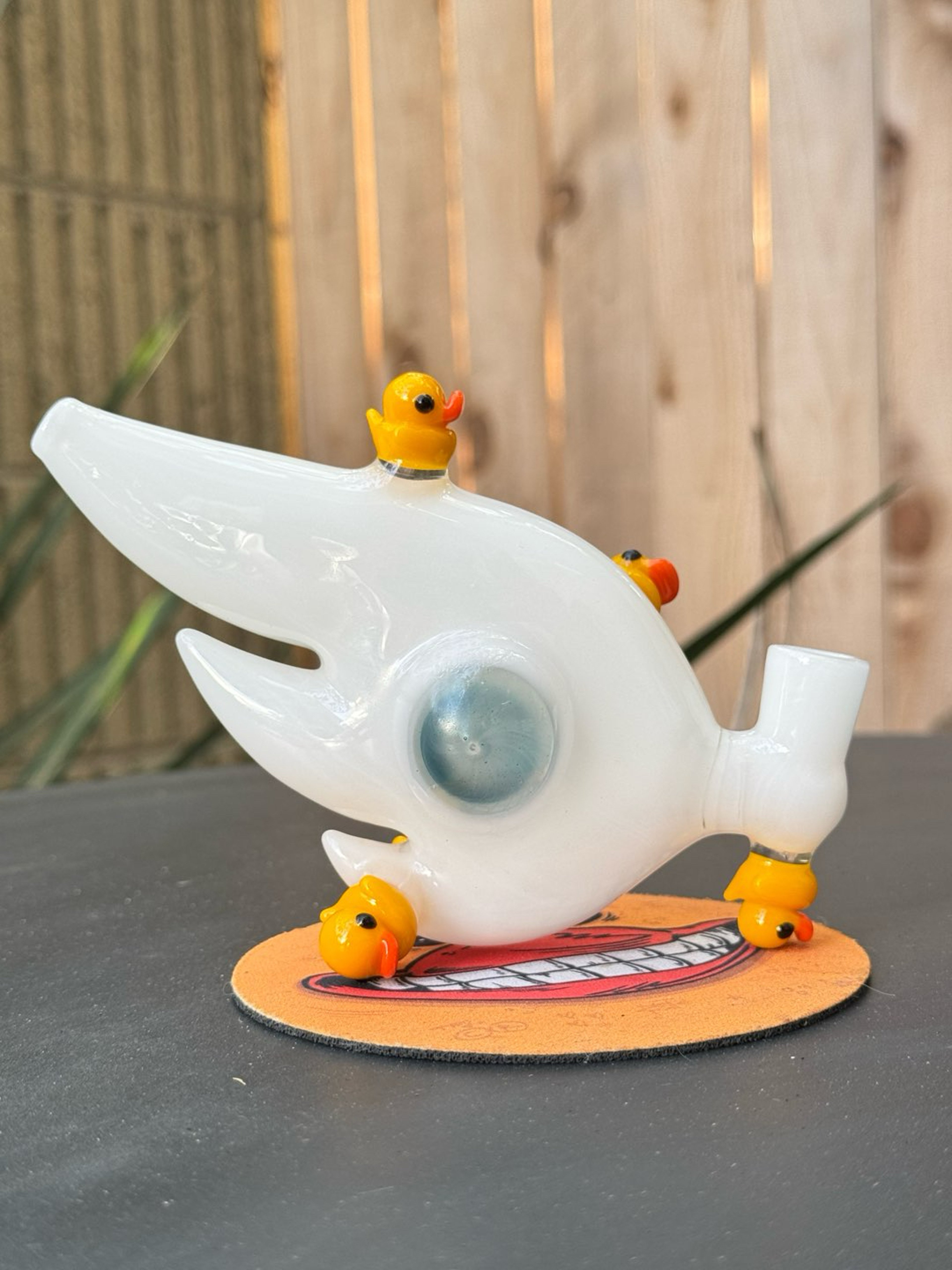 Preview pic of Ryno Glass ducky tripod Wing 2-hole