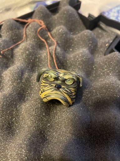 Preview pic of Swanny glass pendant