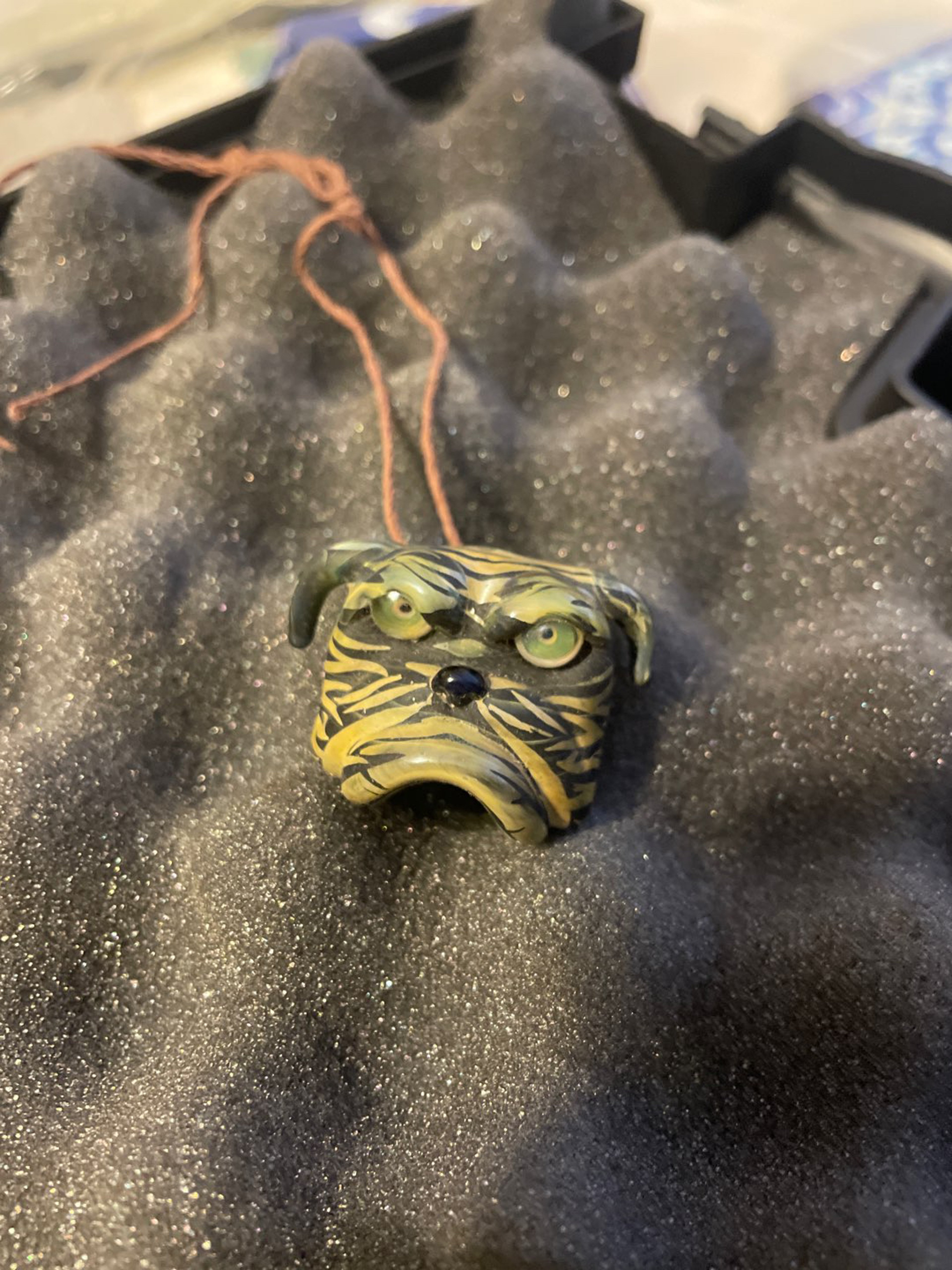 Preview pic of Swanny glass pendant
