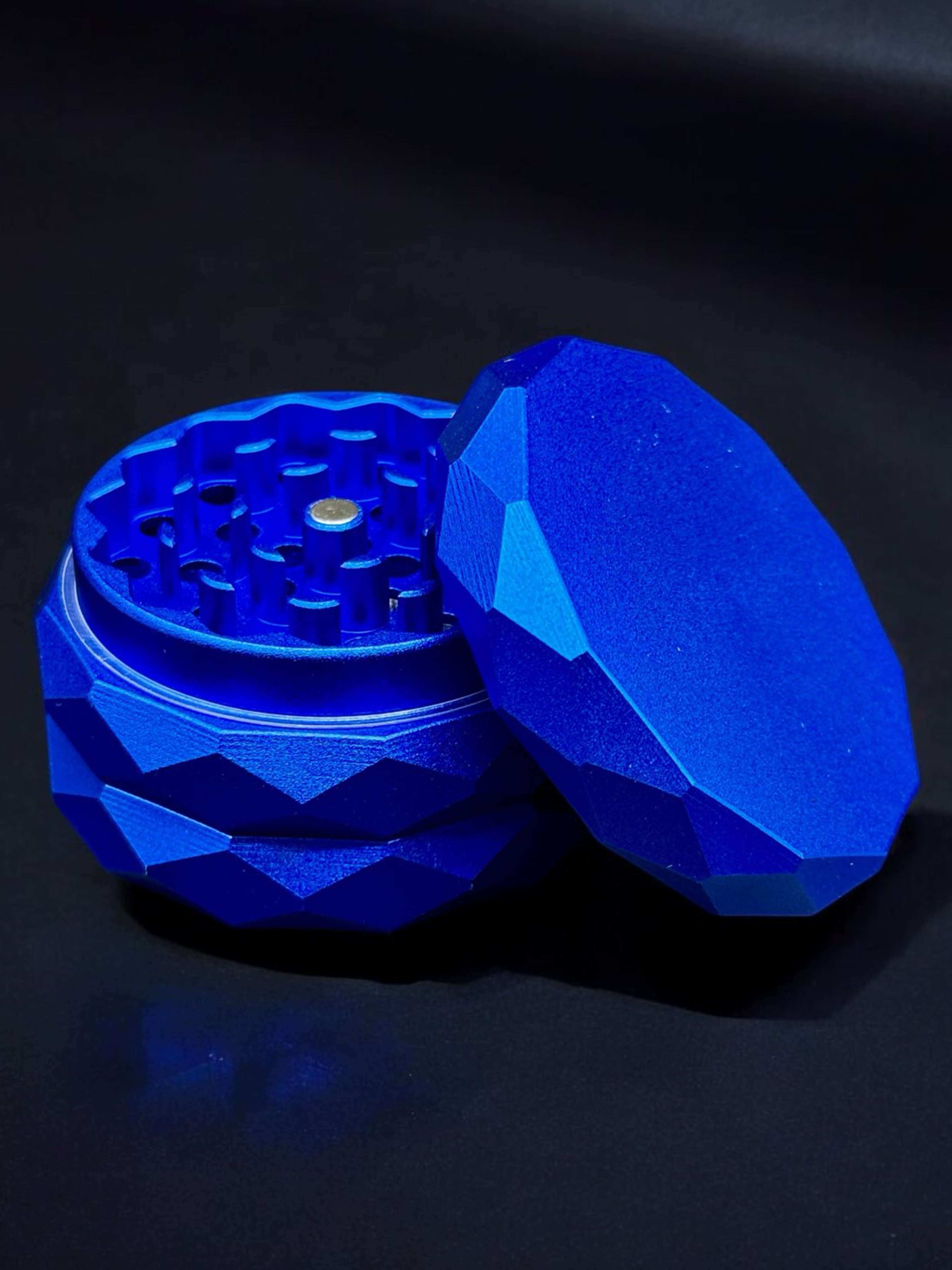 Preview pic of Diamond Cutting Blue Aluminum Herb Grinder