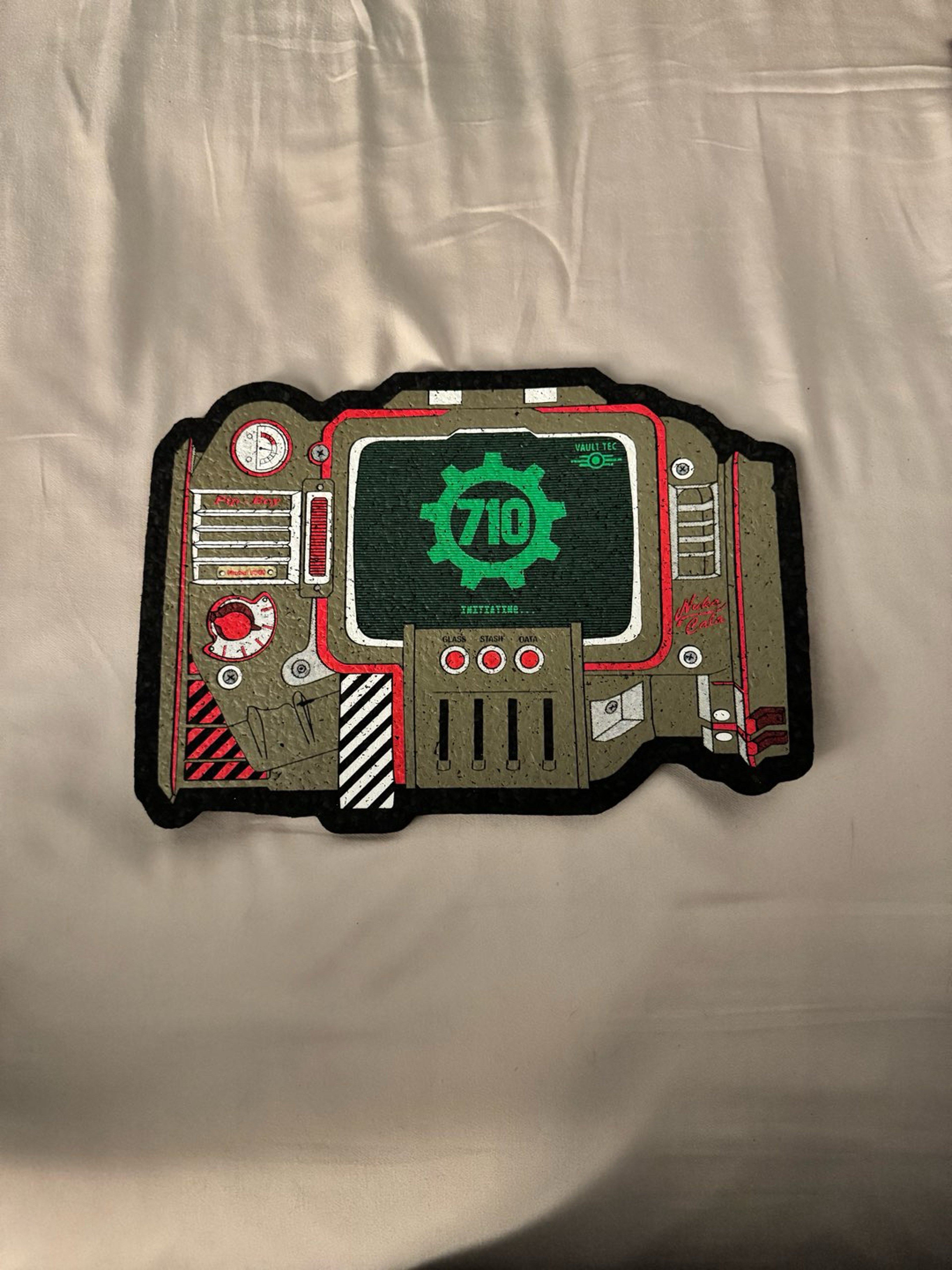Preview pic of Fallout pip boy 3000 glow in the dark moodmat