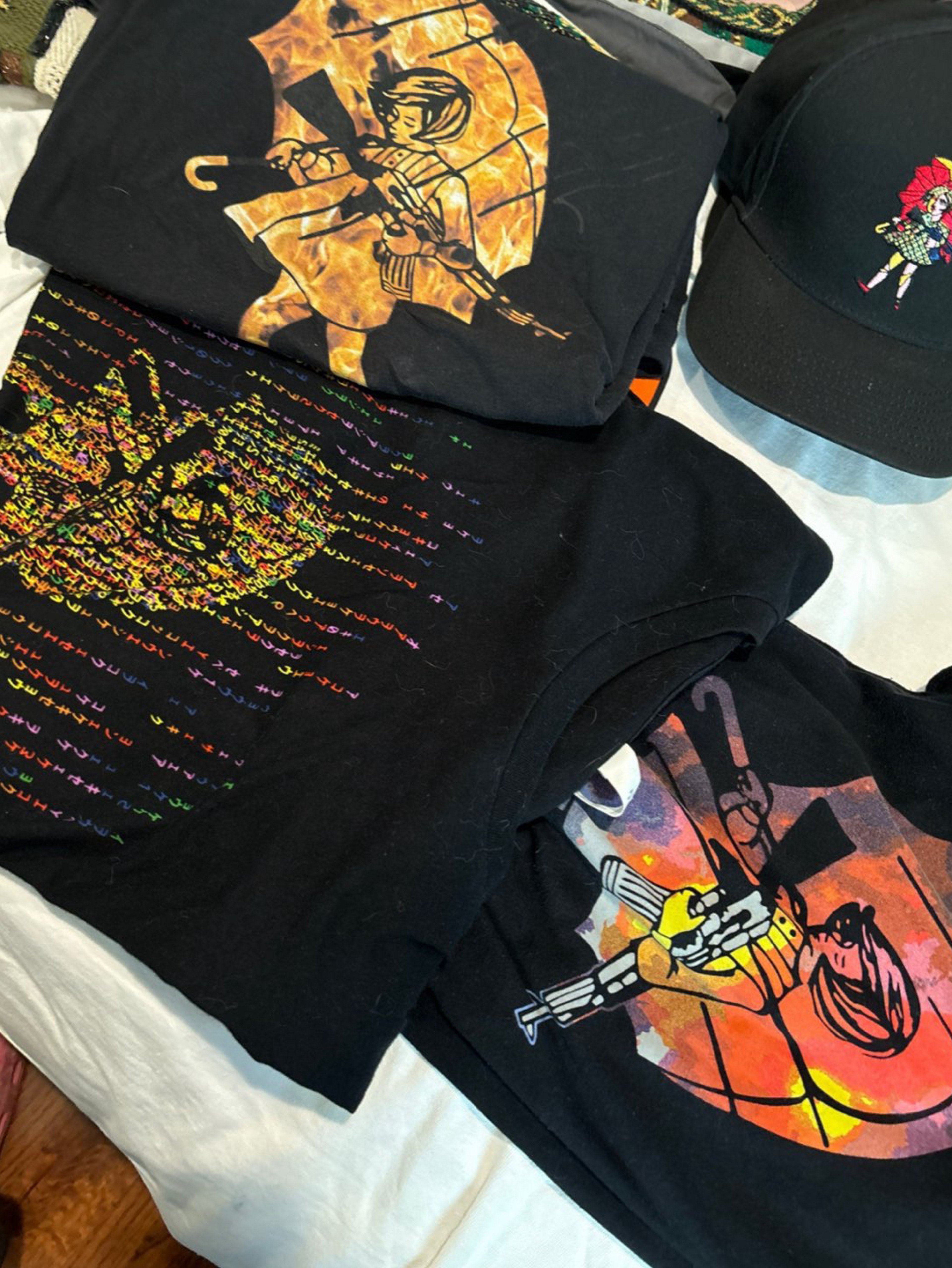 Preview pic of 3 slinger tee sz xl bundle
