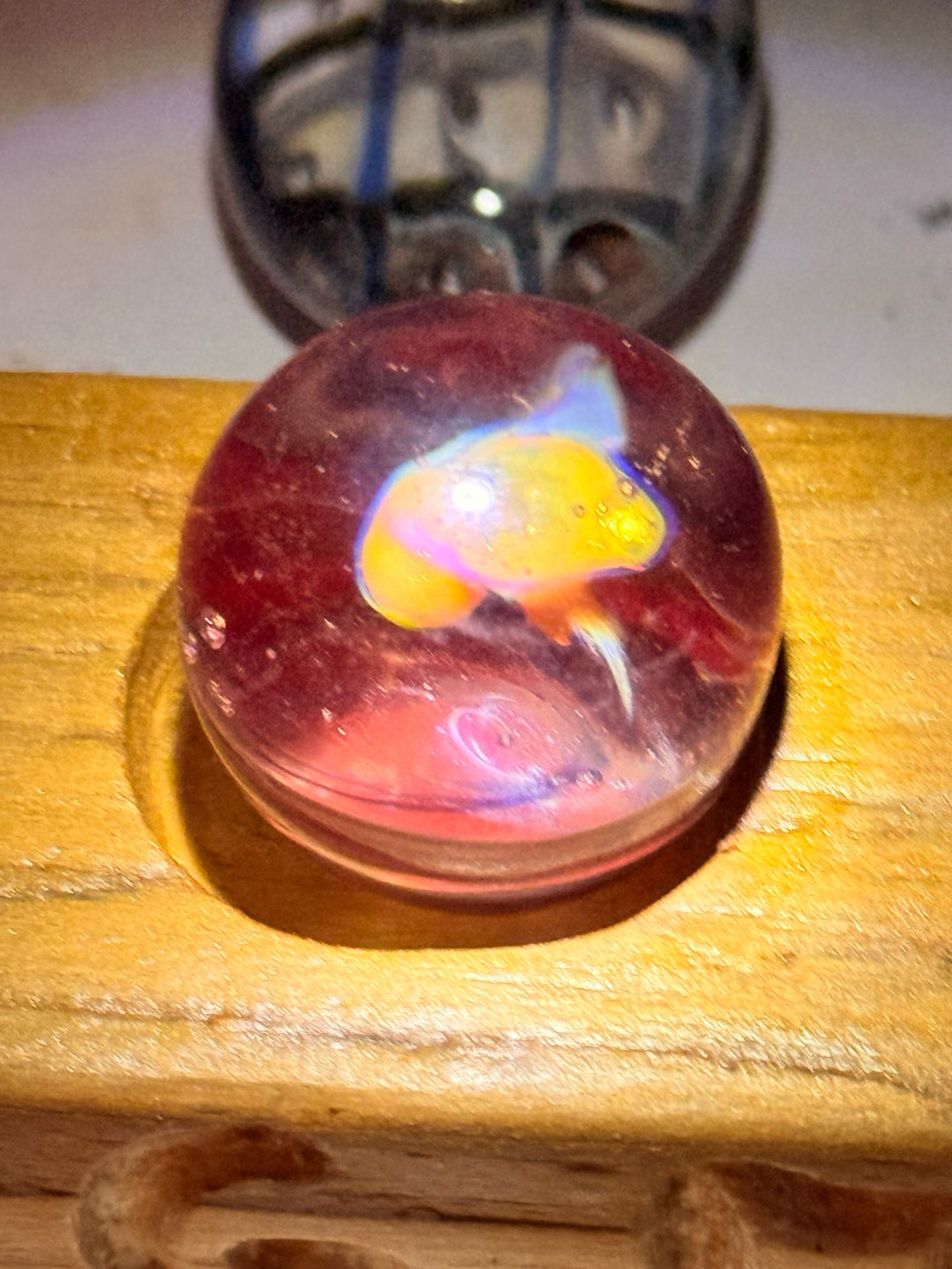 Treacherous glass, magic marble and stand image 0