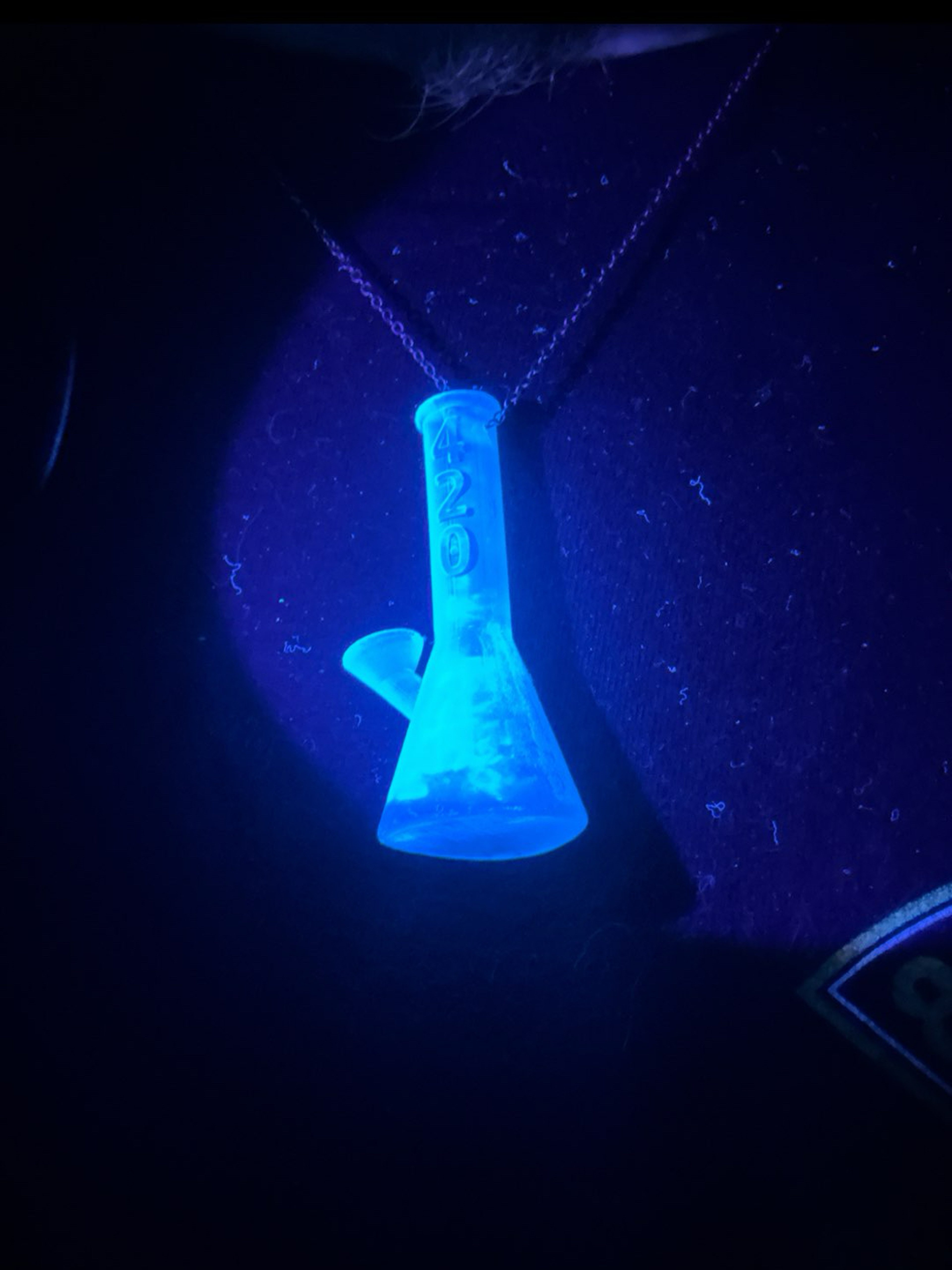 Preview pic of 420 Bong Pendant (Blue UV)