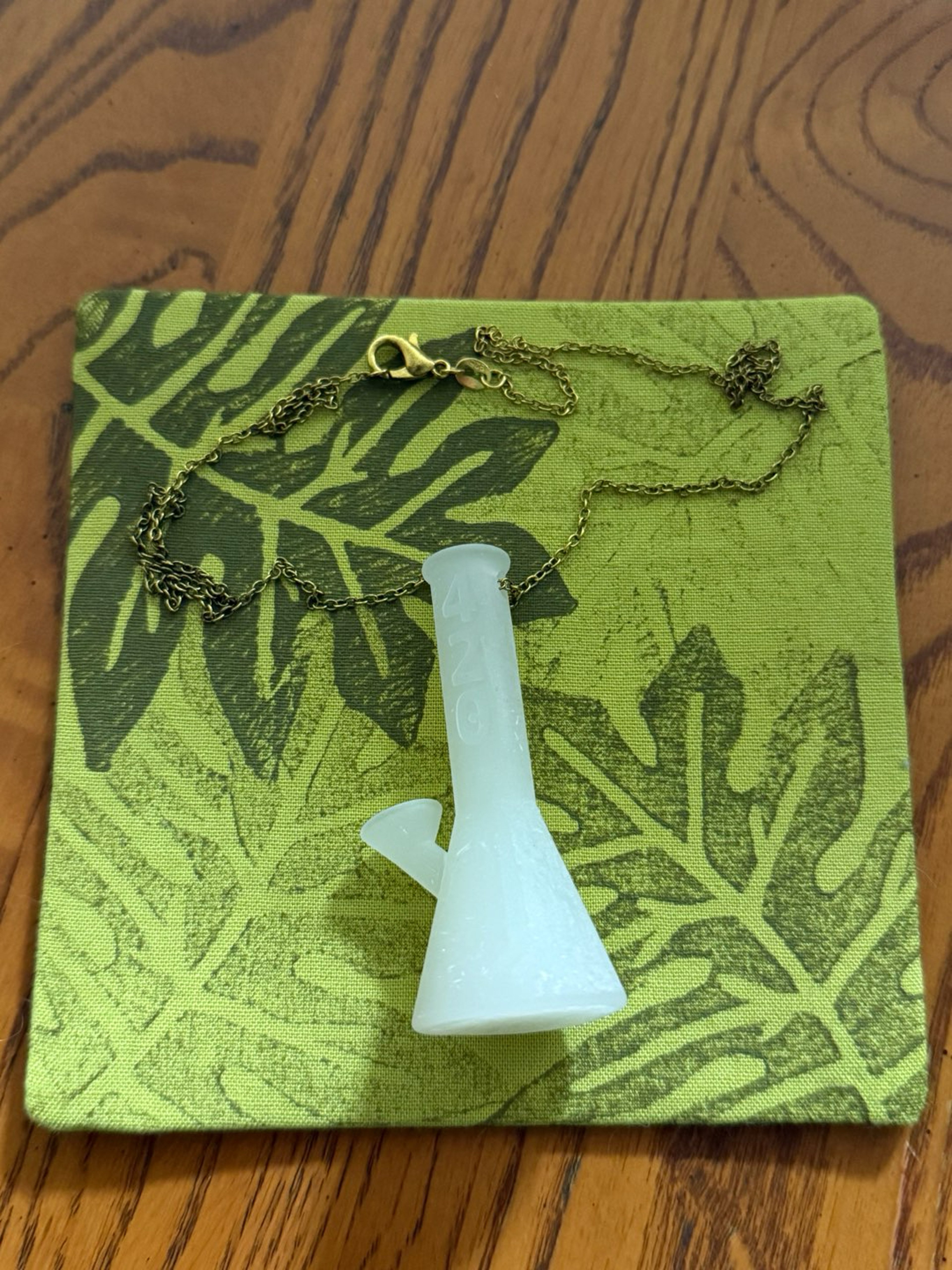 Preview pic of 420 Bong Pendant (Glow)