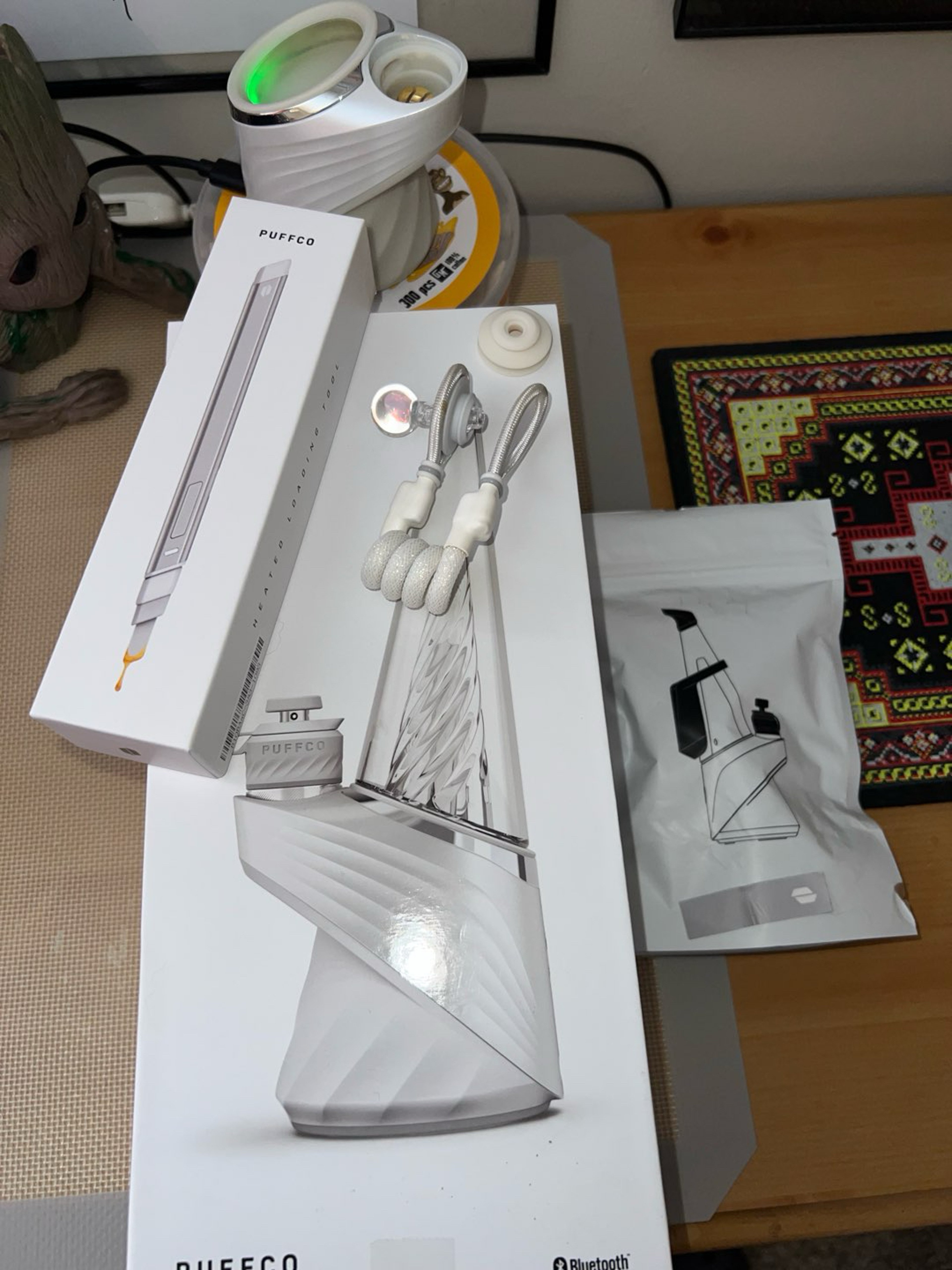 Preview pic of Puffco Peak Pro (Pearl) Bundle
