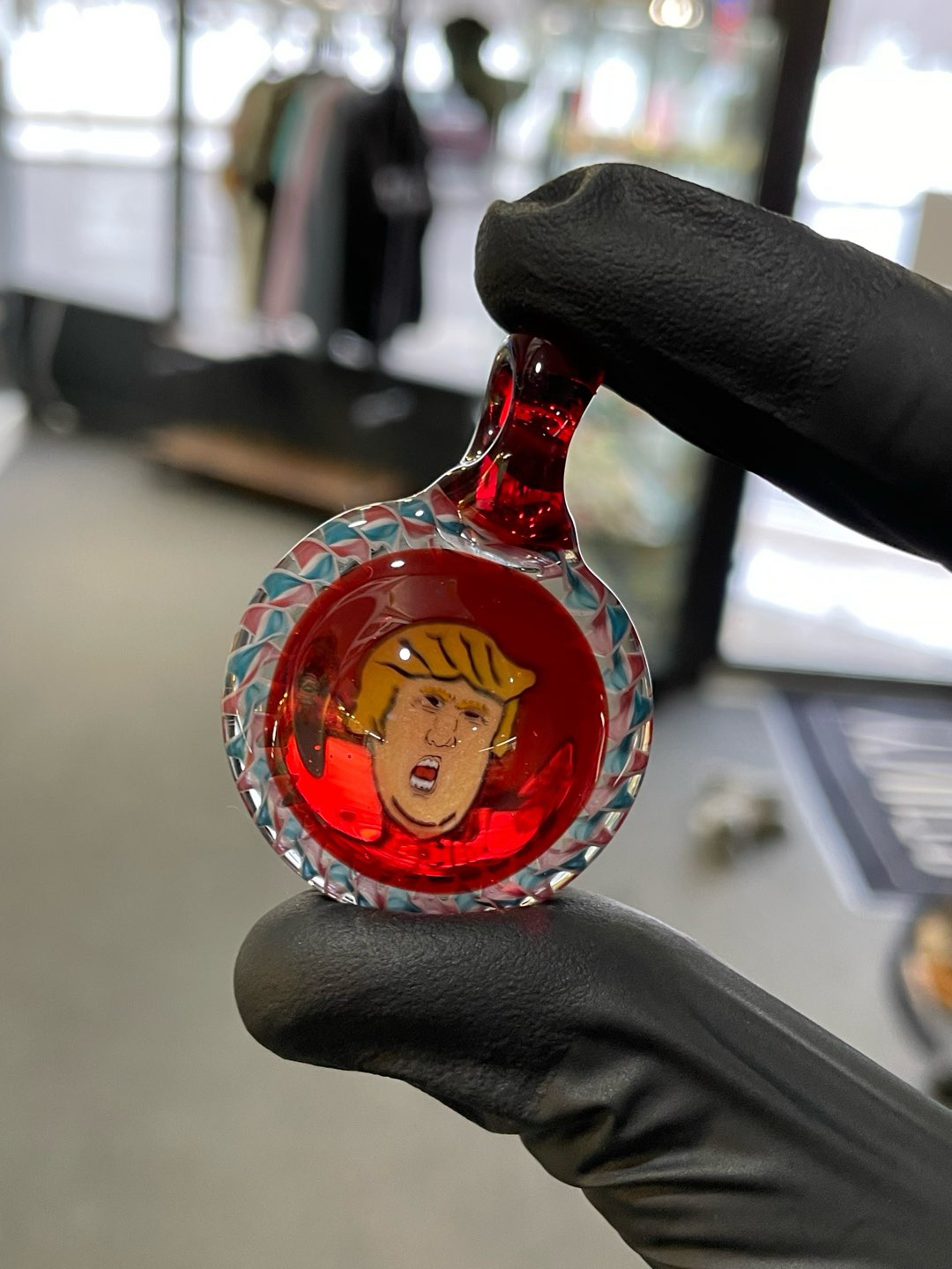Preview pic of Willstar Glass Trump Millie Pendy